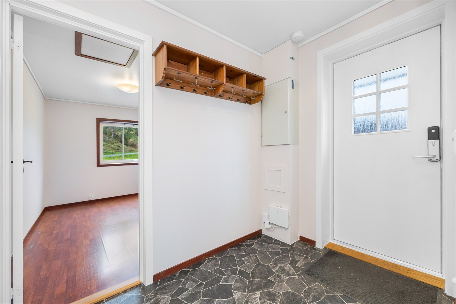 God plass til oppheng av yttertøy i gang. Galleribilde