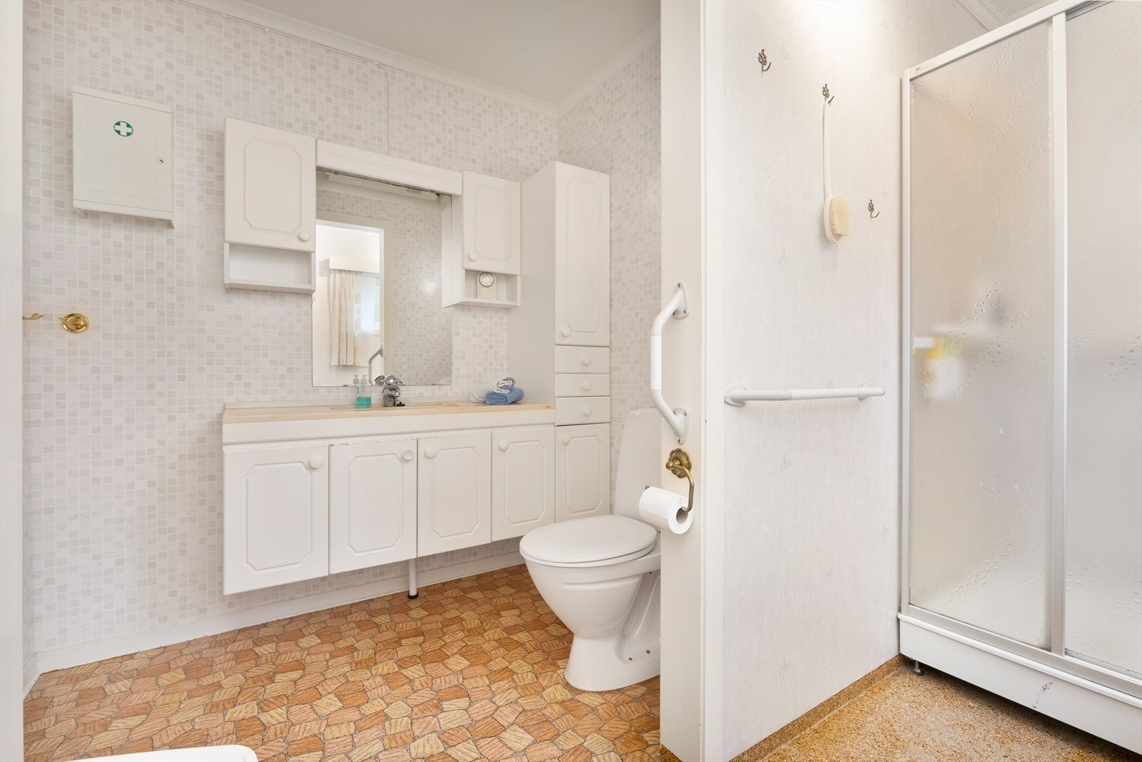 Baderom med dusjkabinett Galleribilde