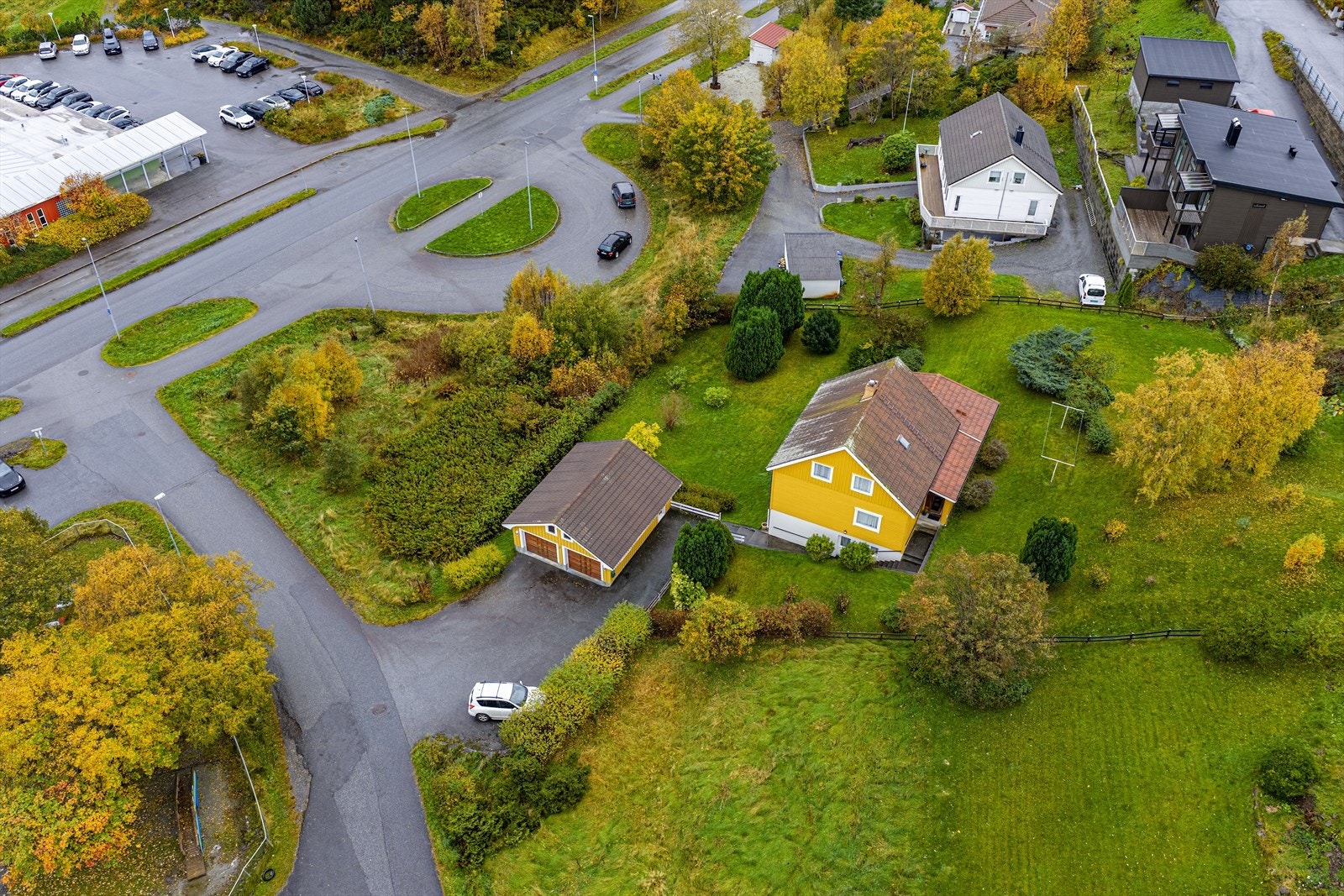 Den store tomten gir mulighet for fradeling av tomt, søknadspliktig tiltak Galleribilde