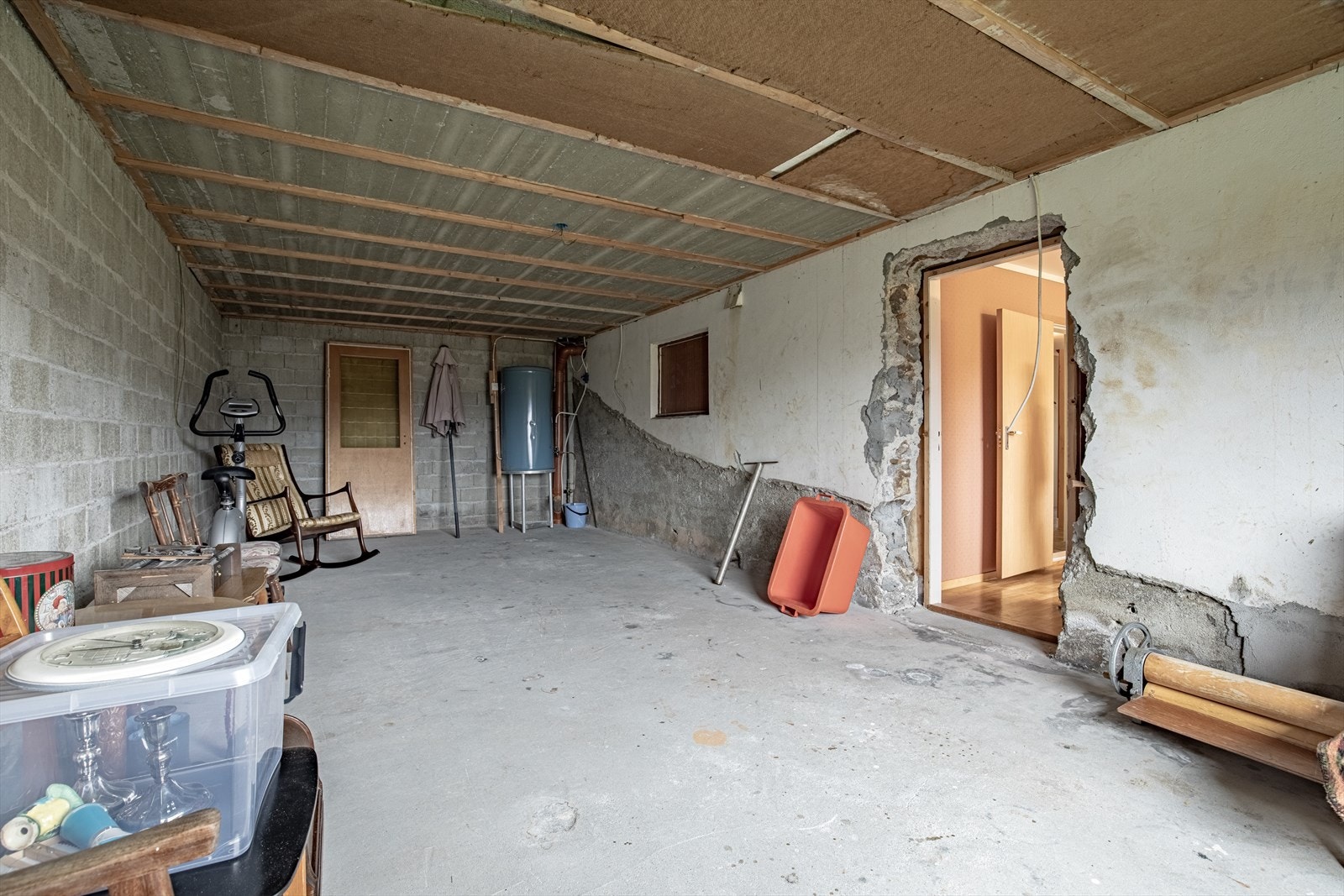 Uinnredet kjellerrom Galleribilde