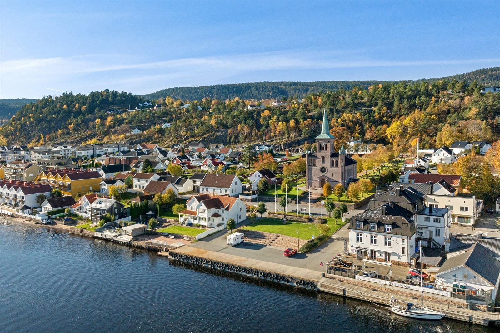 Det er kort vei til Svelvik sentrum Galleribilde