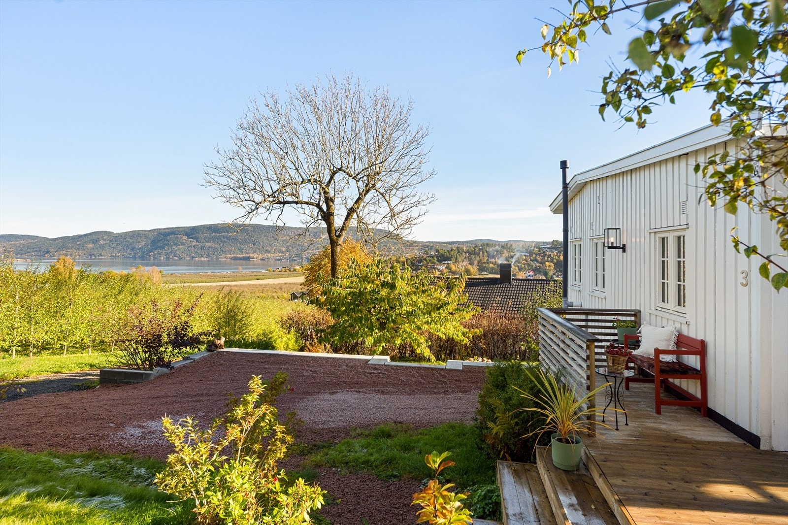 God plass til parkering. Elbillader Galleribilde