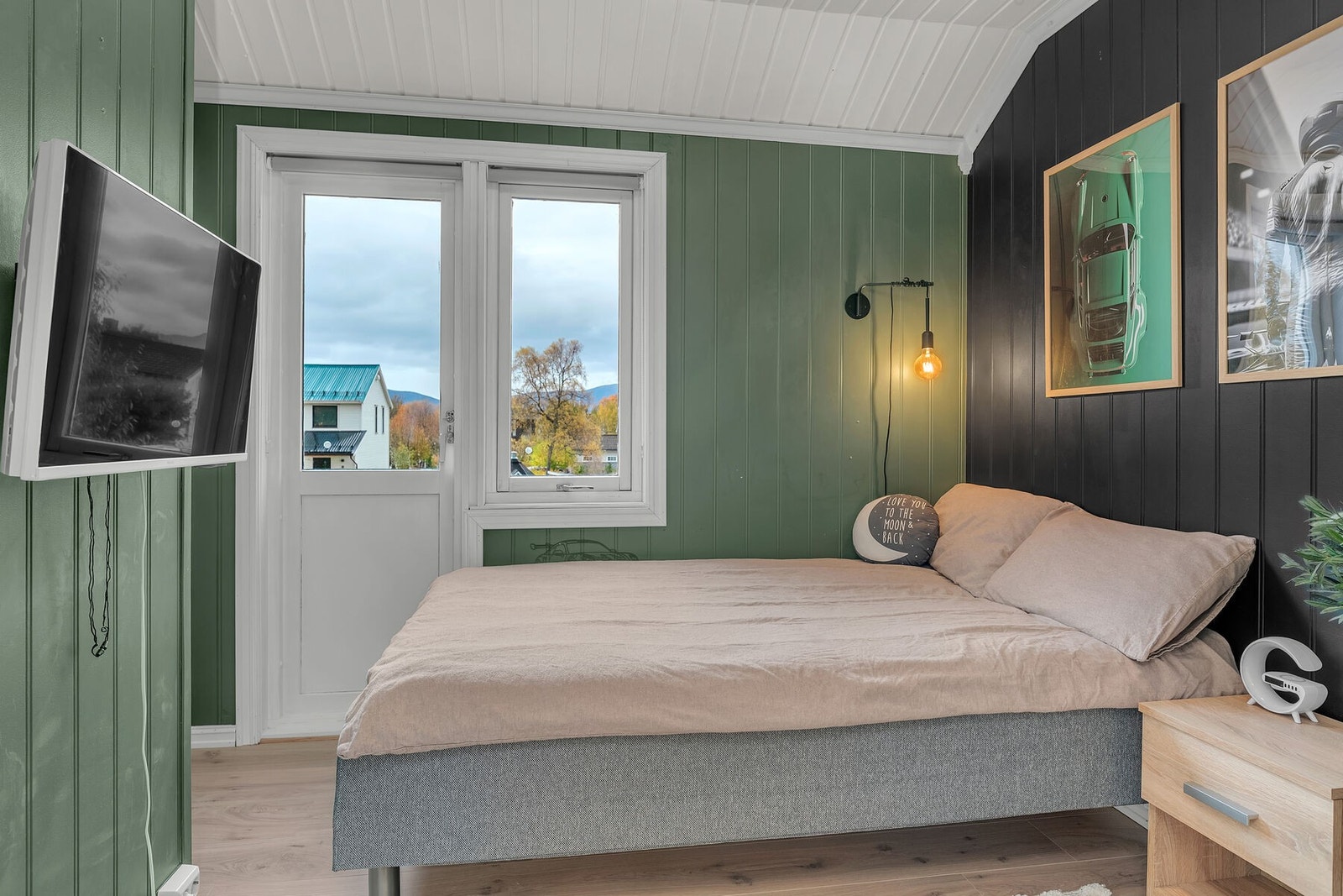 Soverom nummer 3 har utgang til luftebalkong. Galleribilde