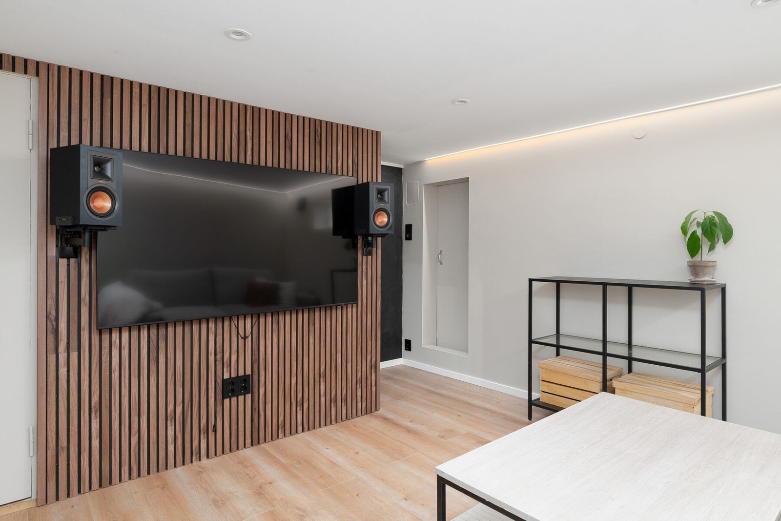 Trappen fra stuen leder deg ned til kjellerstuen. Galleribilde