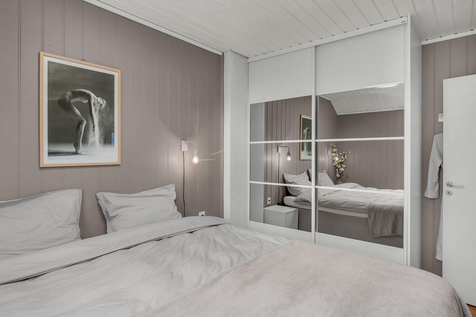 Hovedsoverommet har god plass til dobbeltseng og garderobe. Galleribilde