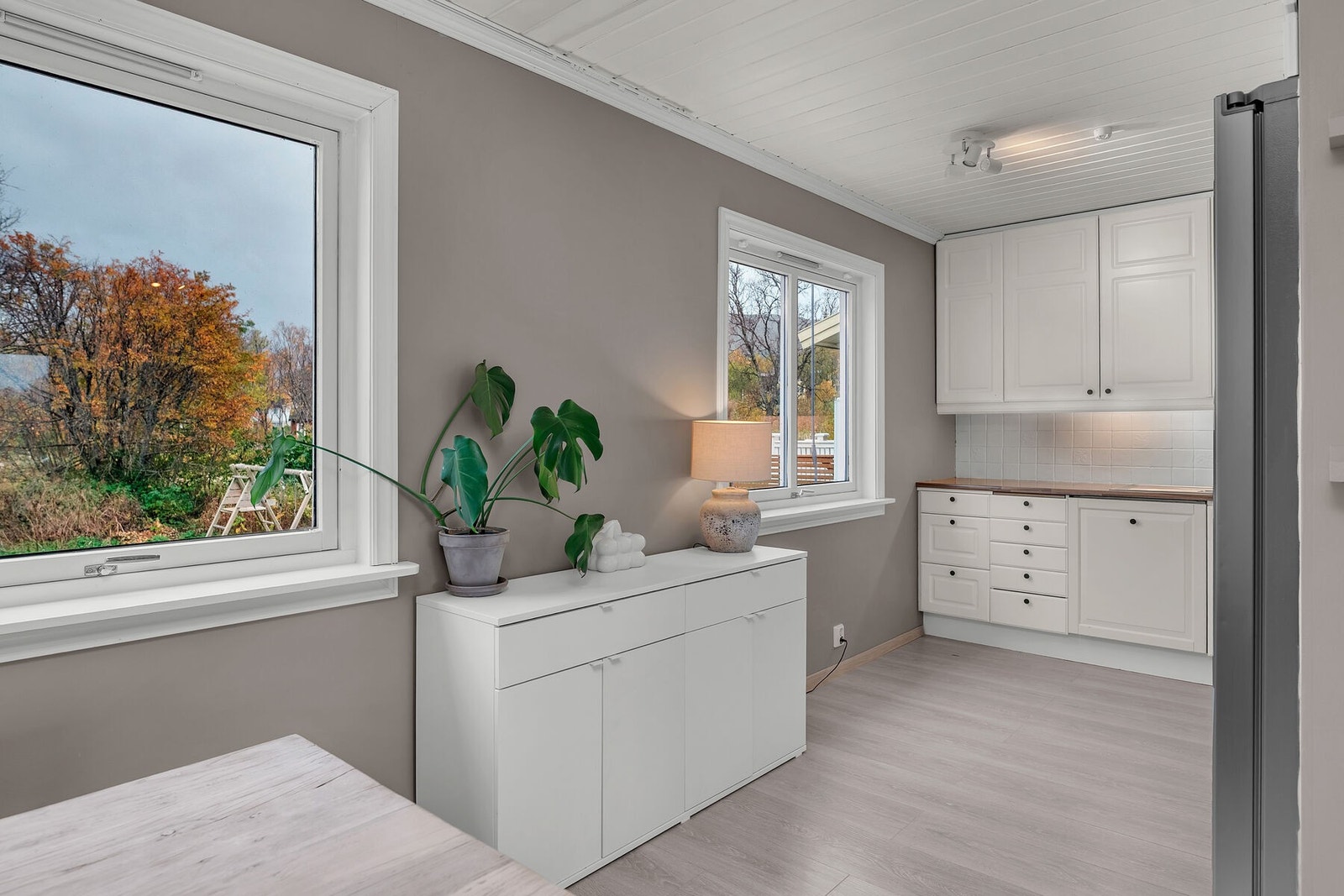 I 2020 ble vann/avløp oppgradert med rør-i-rør skap og pex rør til bad og kjøkken. Galleribilde