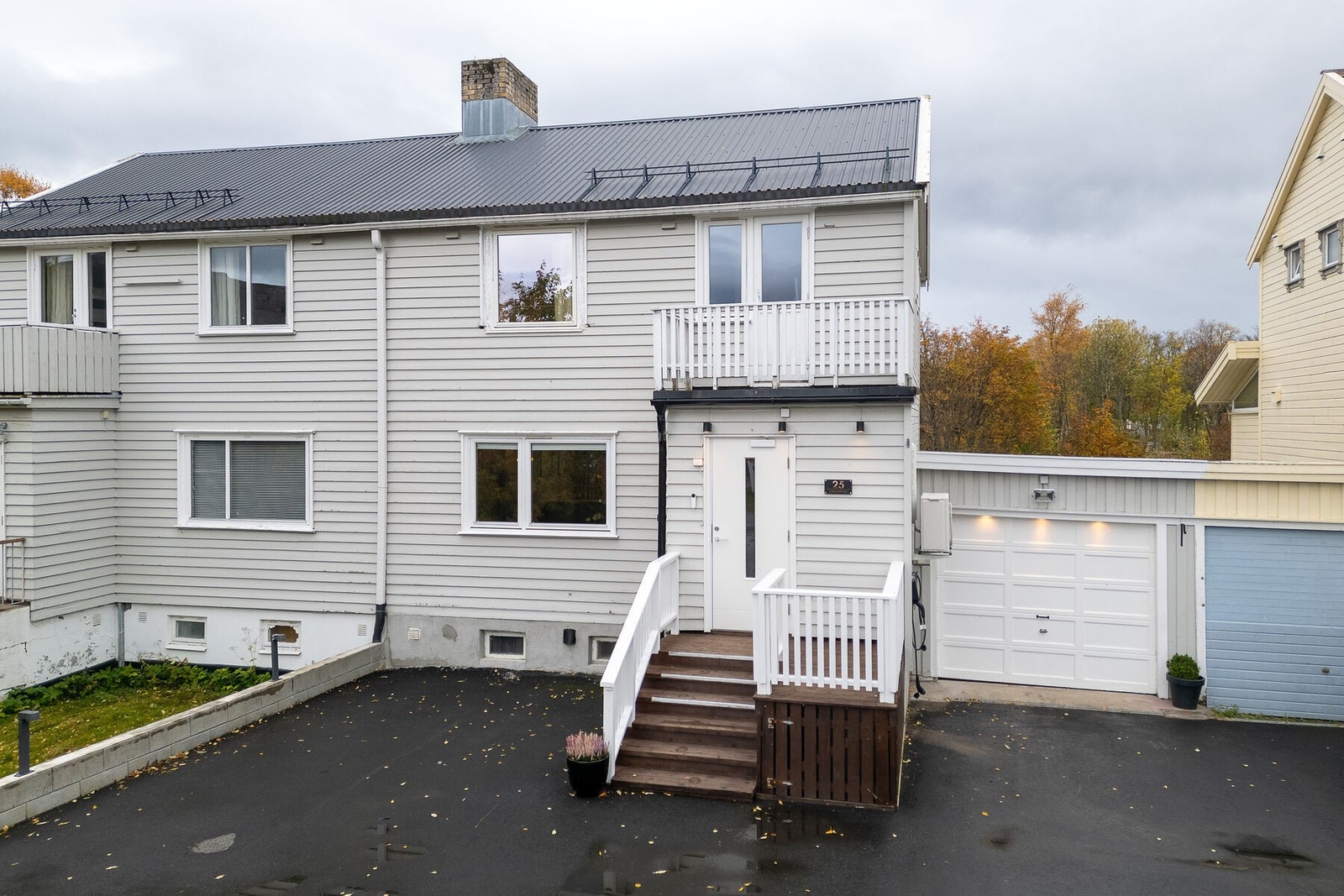 Boligen ble oppført i 1962 og fremstår som jevnlig vedlikeholdt, med en rekke oppgraderinger utført de siste årene. Galleribilde