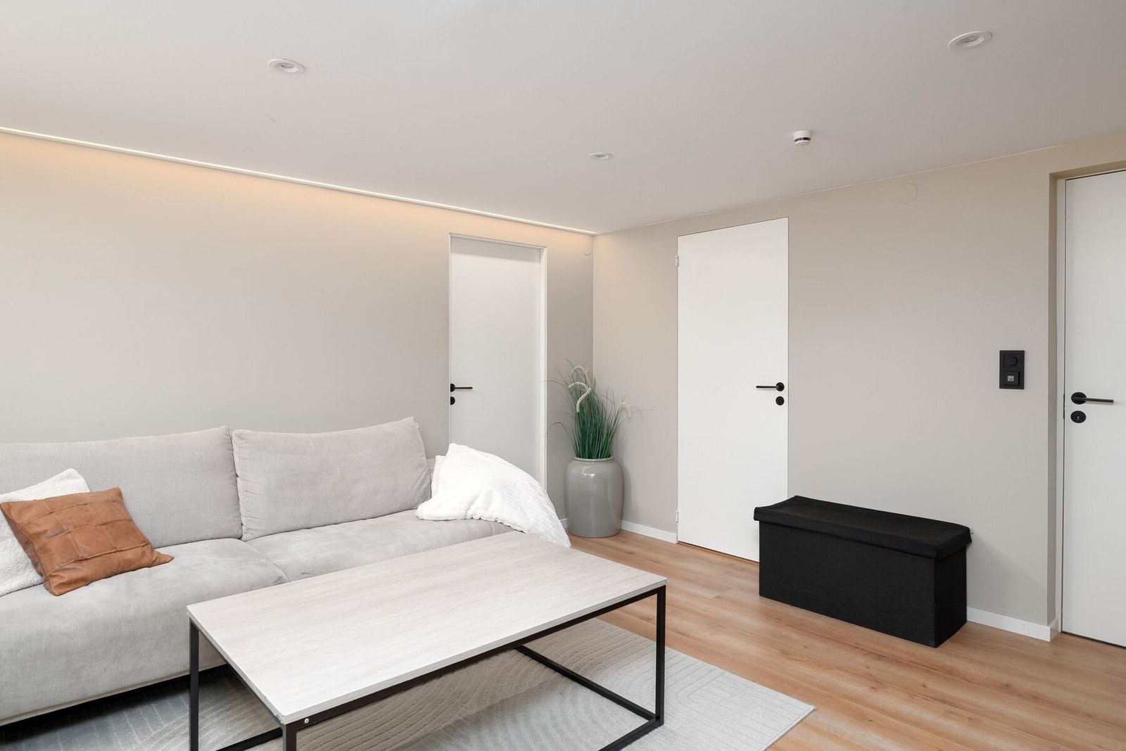 Fra kjellerstue er det adkomst til bad/vaskerom samt to boder. Galleribilde