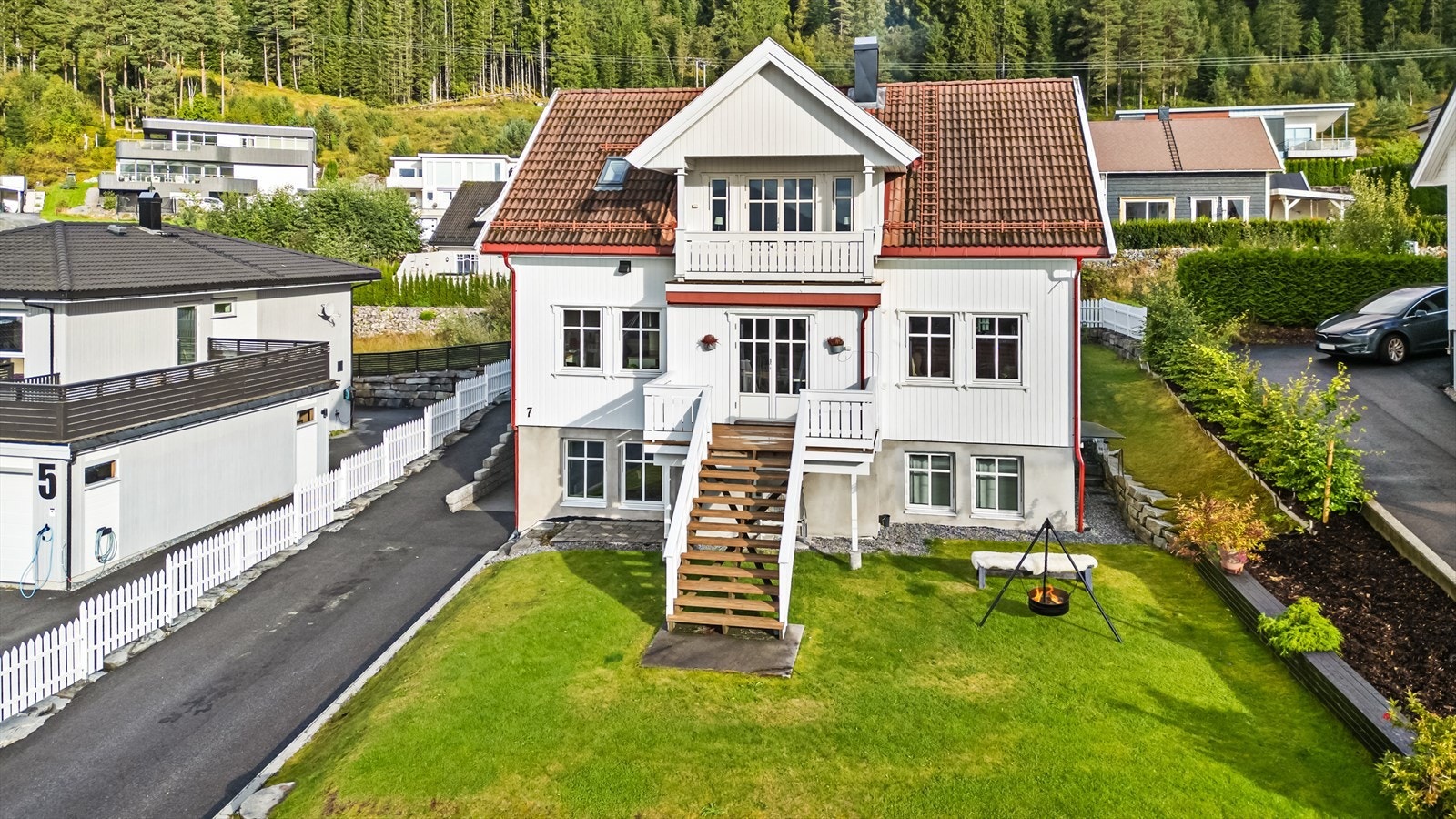 Område i front av boligen Galleribilde