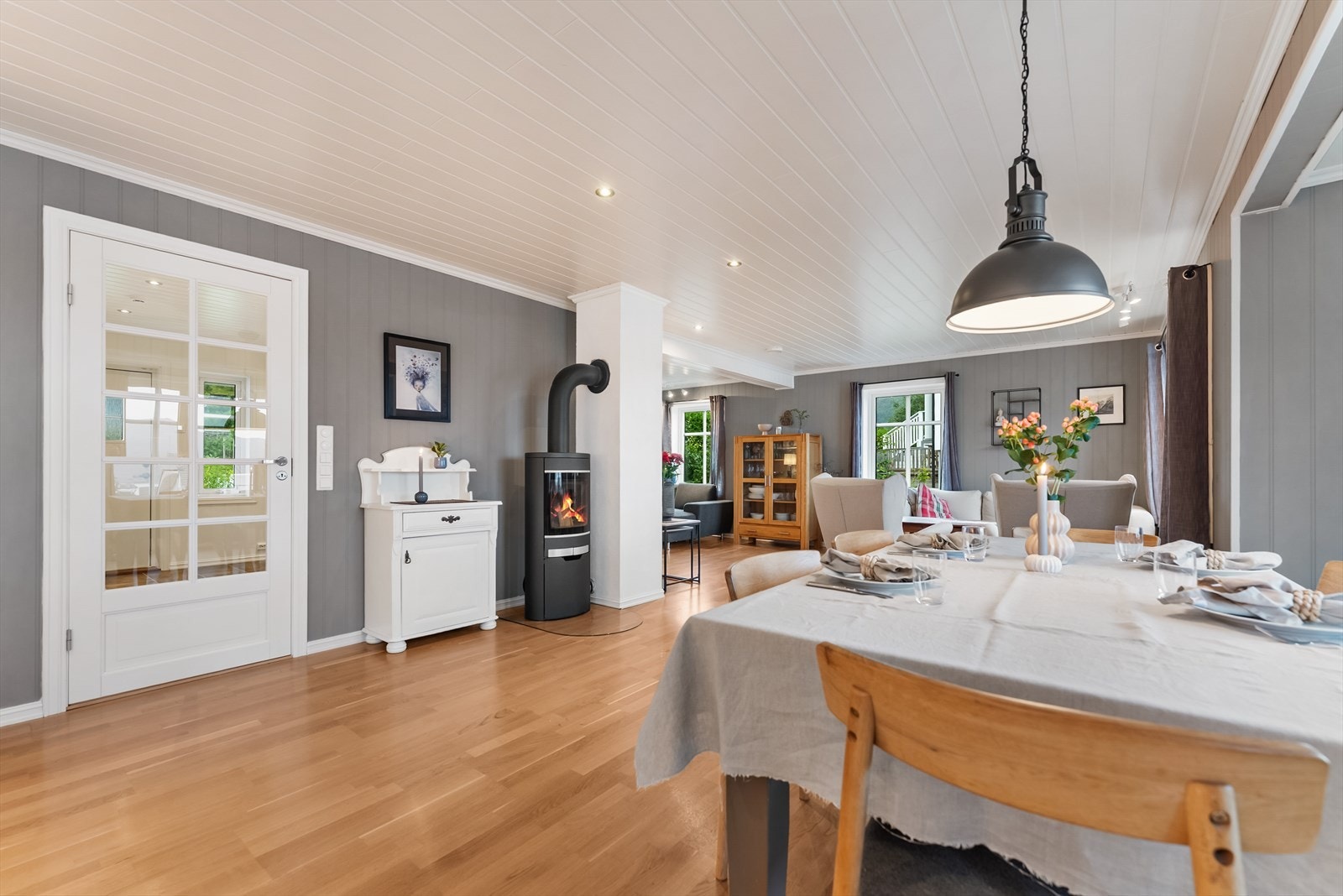 Spisestue mot stue Galleribilde