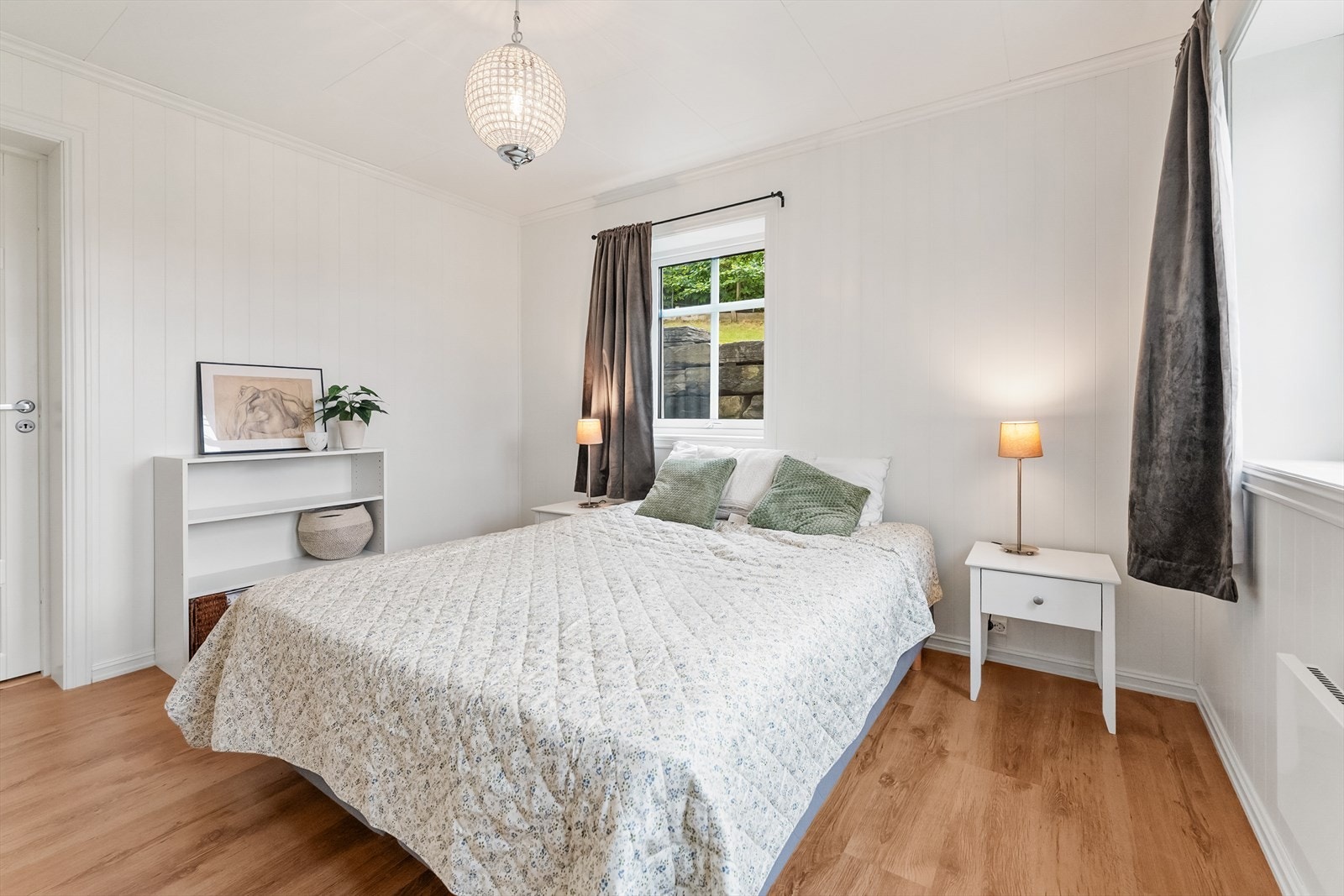 Soverom med stor bod bak til venstre Galleribilde