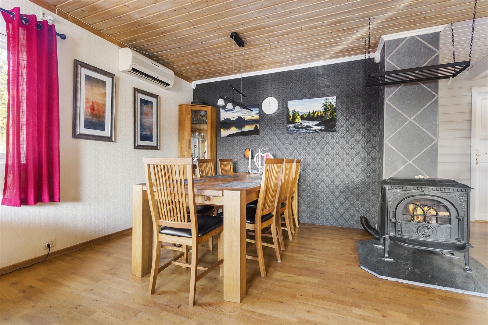 Fin plass for spisebord. Galleribilde