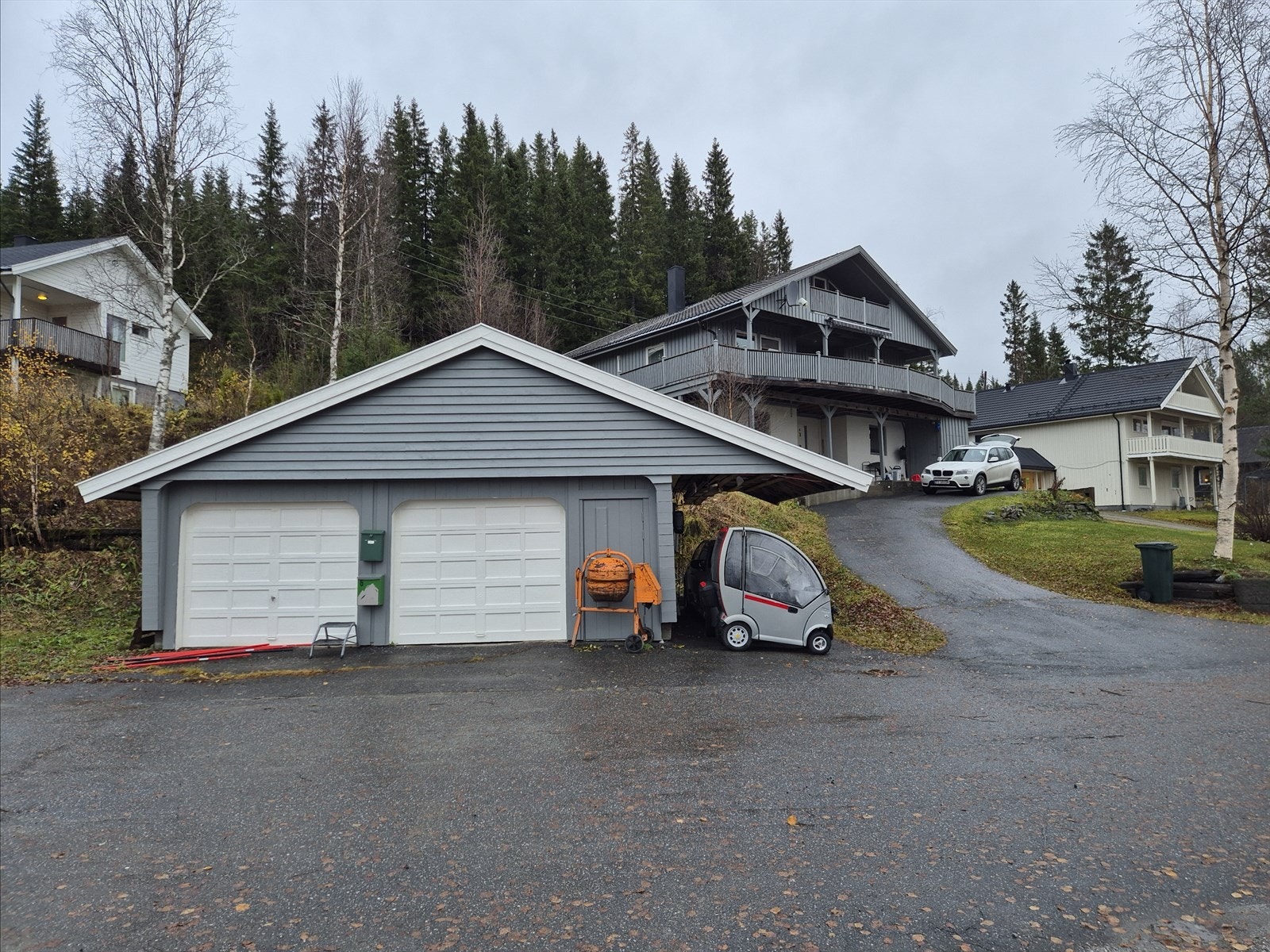 Stor dobbel garasje (privat bilde) Galleribilde