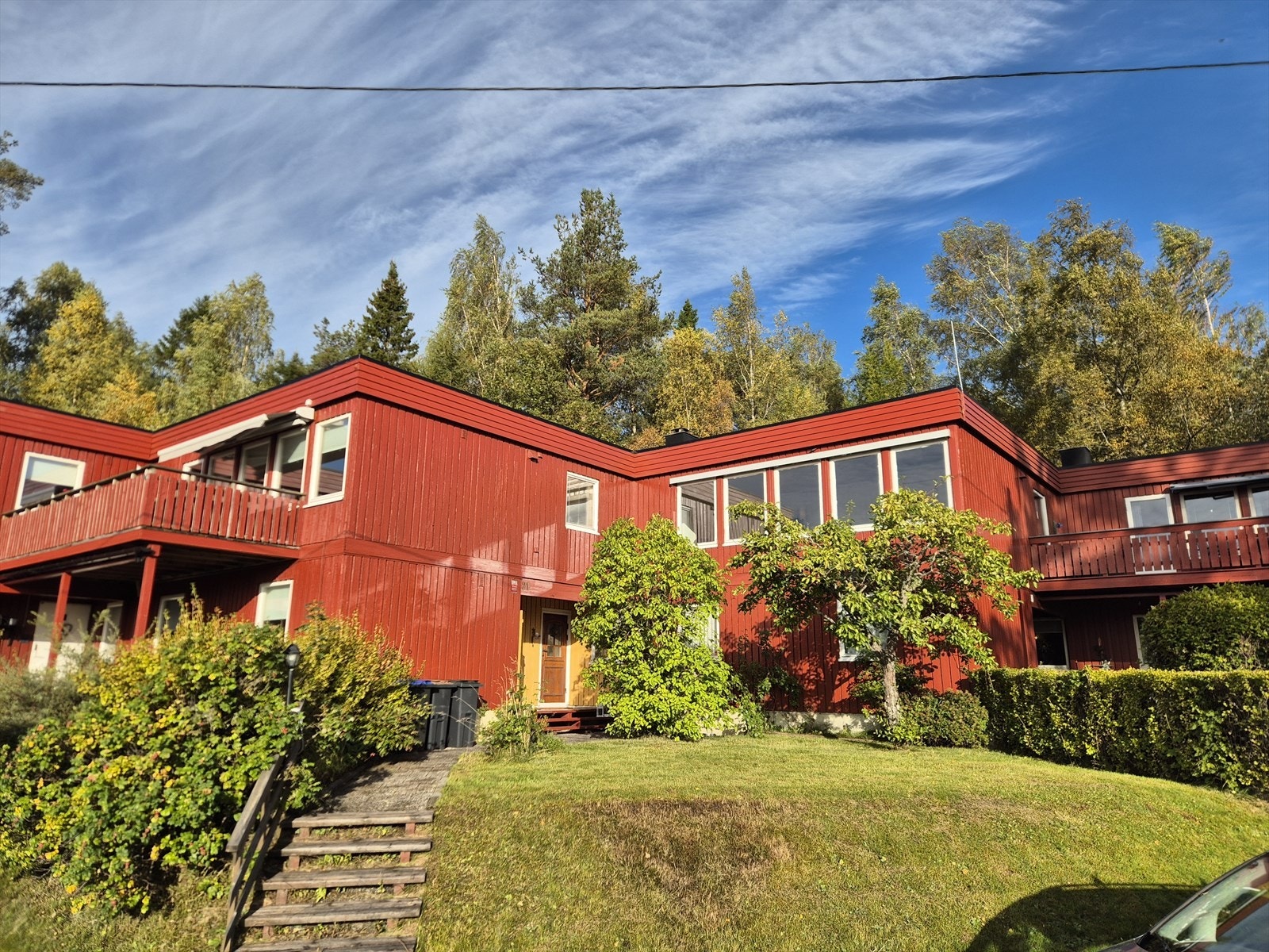 Rekkehus over to plan med meget attrativ beliggenhet øverst i Bogen. Galleribilde