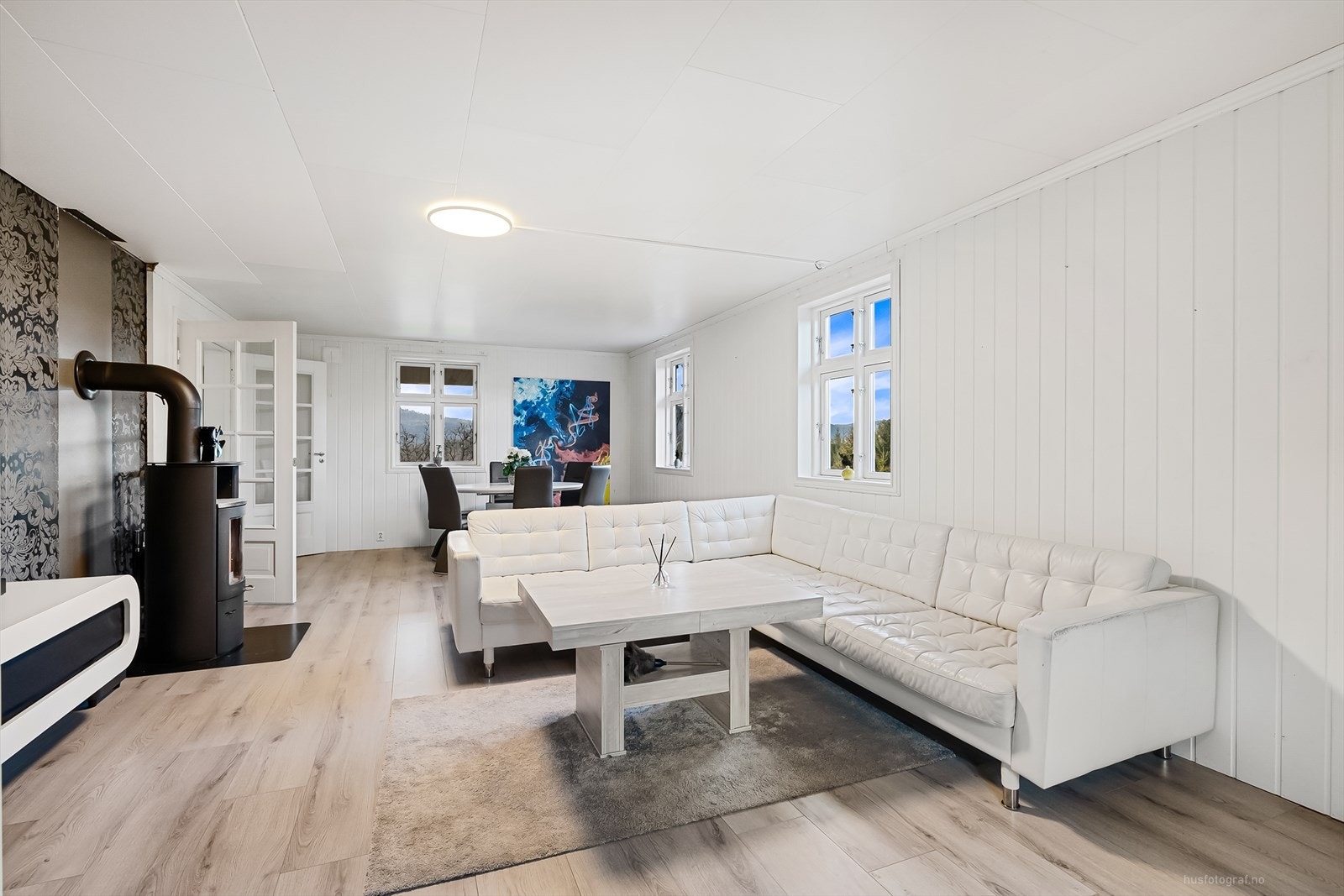 Fra entréen er det adkomst til stuen. Galleribilde