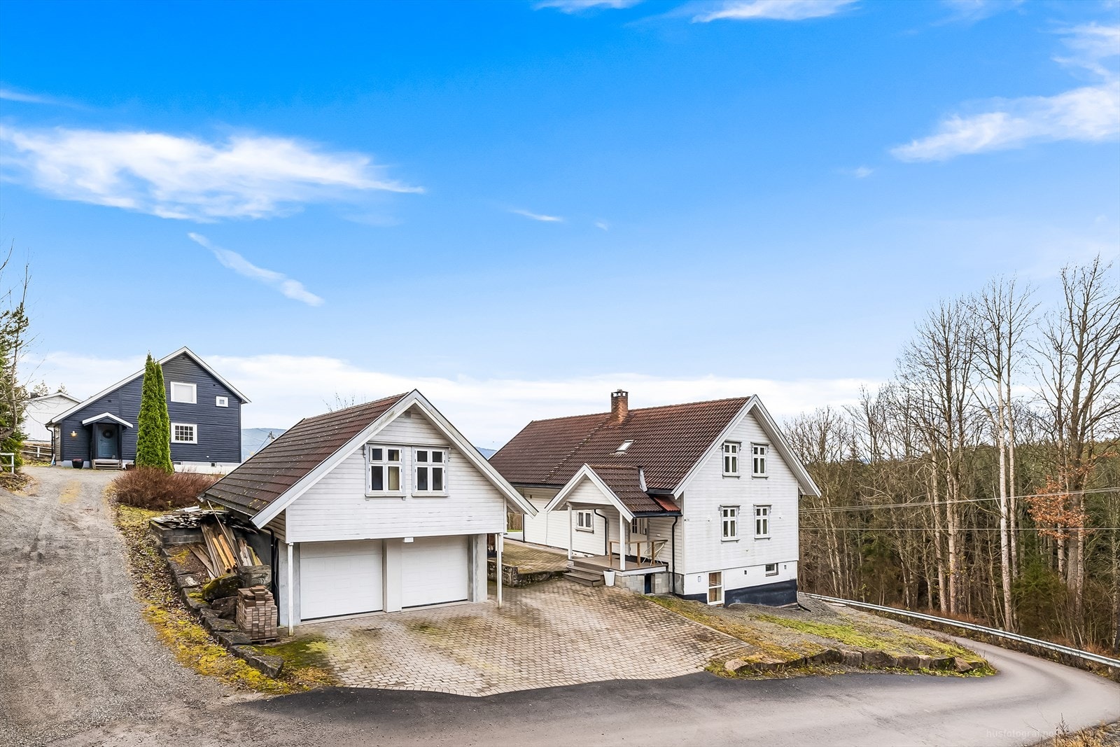 Stor familiebolig med dobbelgarasje i enden av boligfelt! Galleribilde