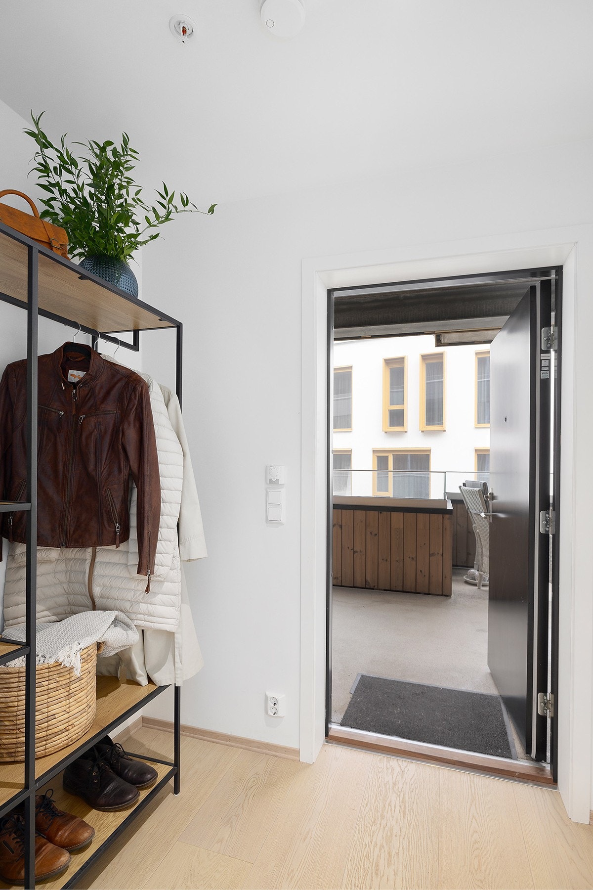 Det er direkte tilkomst til leiligheten - her slipper du å gå gjennom fellesarealer Galleribilde