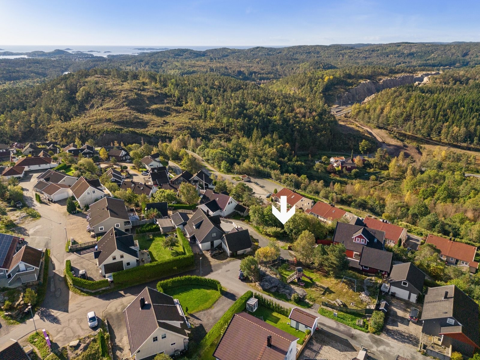 Tomten har sjø- og havutsikt Galleribilde