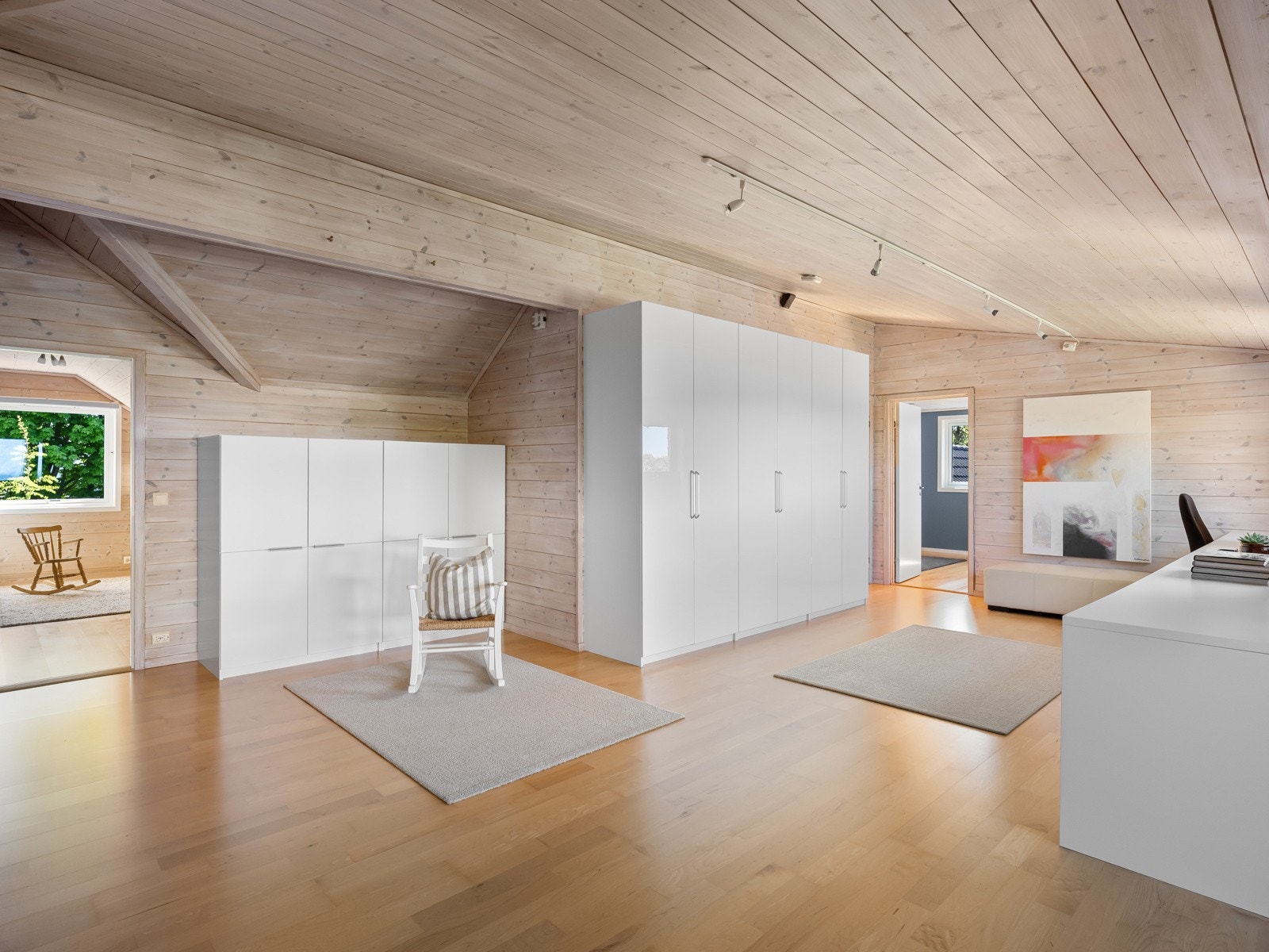 Loftstuen har også en praktisk kontorløsning for deg som jobber hjemme eller trenger et rolig sted til studier. Galleribilde