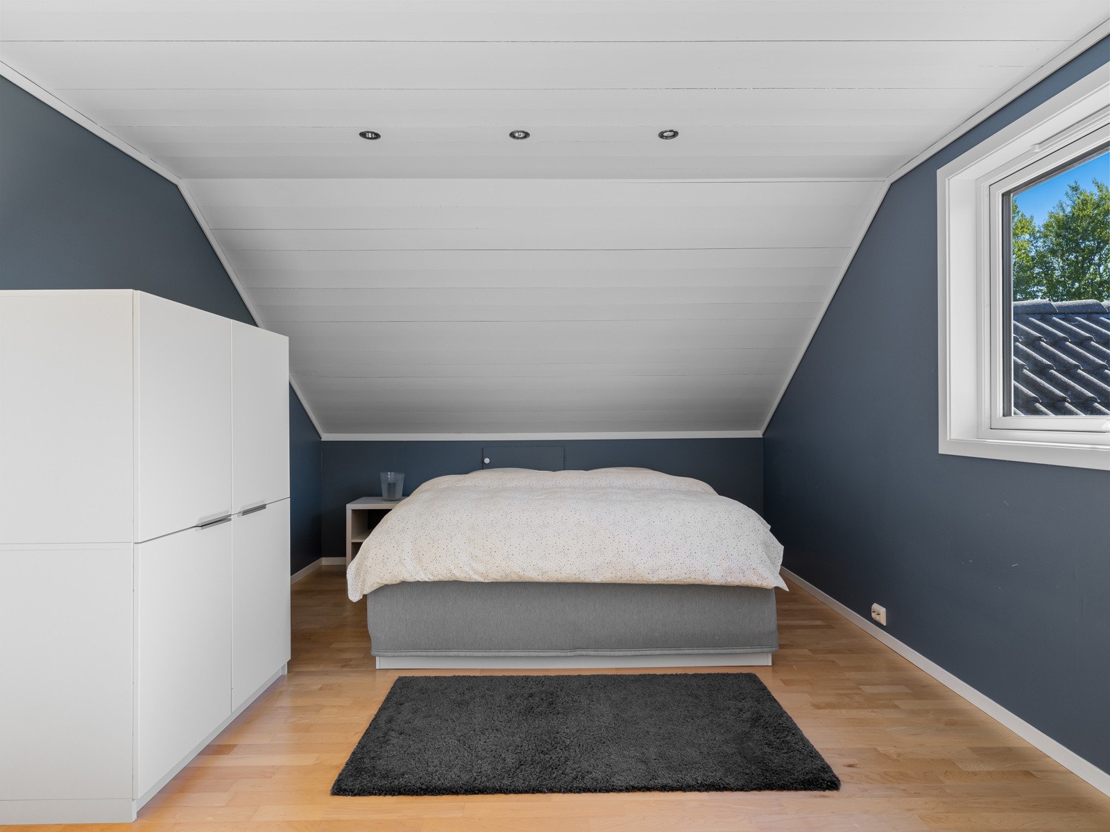 På loftet finner en tre gode soverom. Galleribilde