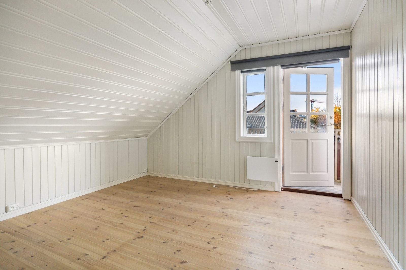 Fra det ene soverommet er det adkomst til en liten balkong. Galleribilde