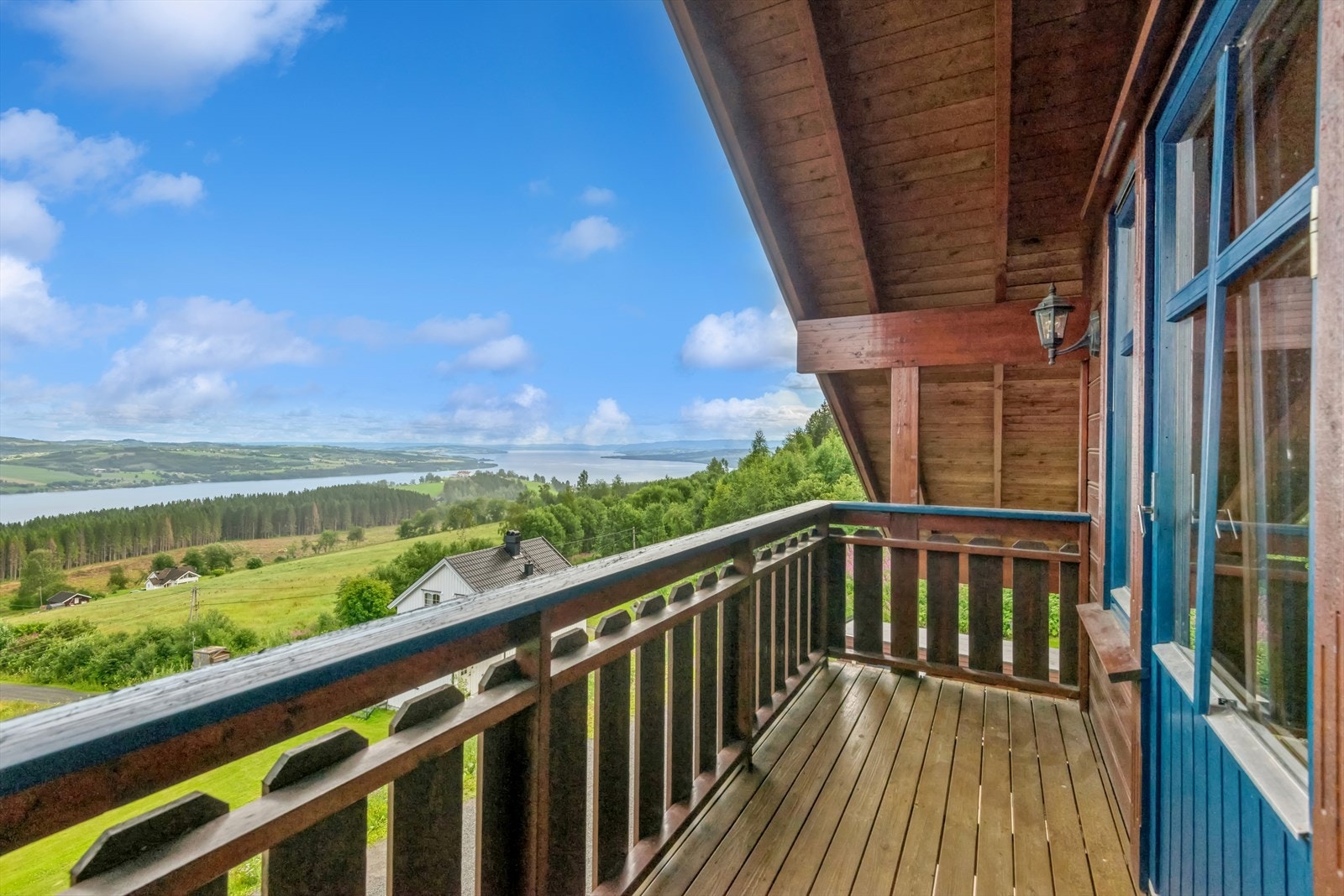 Her har man panoramautsikt over Mjøsa. Galleribilde