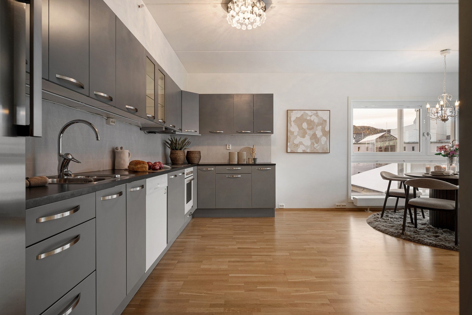 Fronter er byttet i 2024 og Kitchen Board montert i 2025 Galleribilde