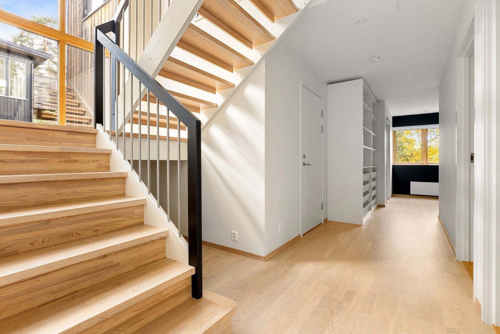 Gang i underetasje Galleribilde