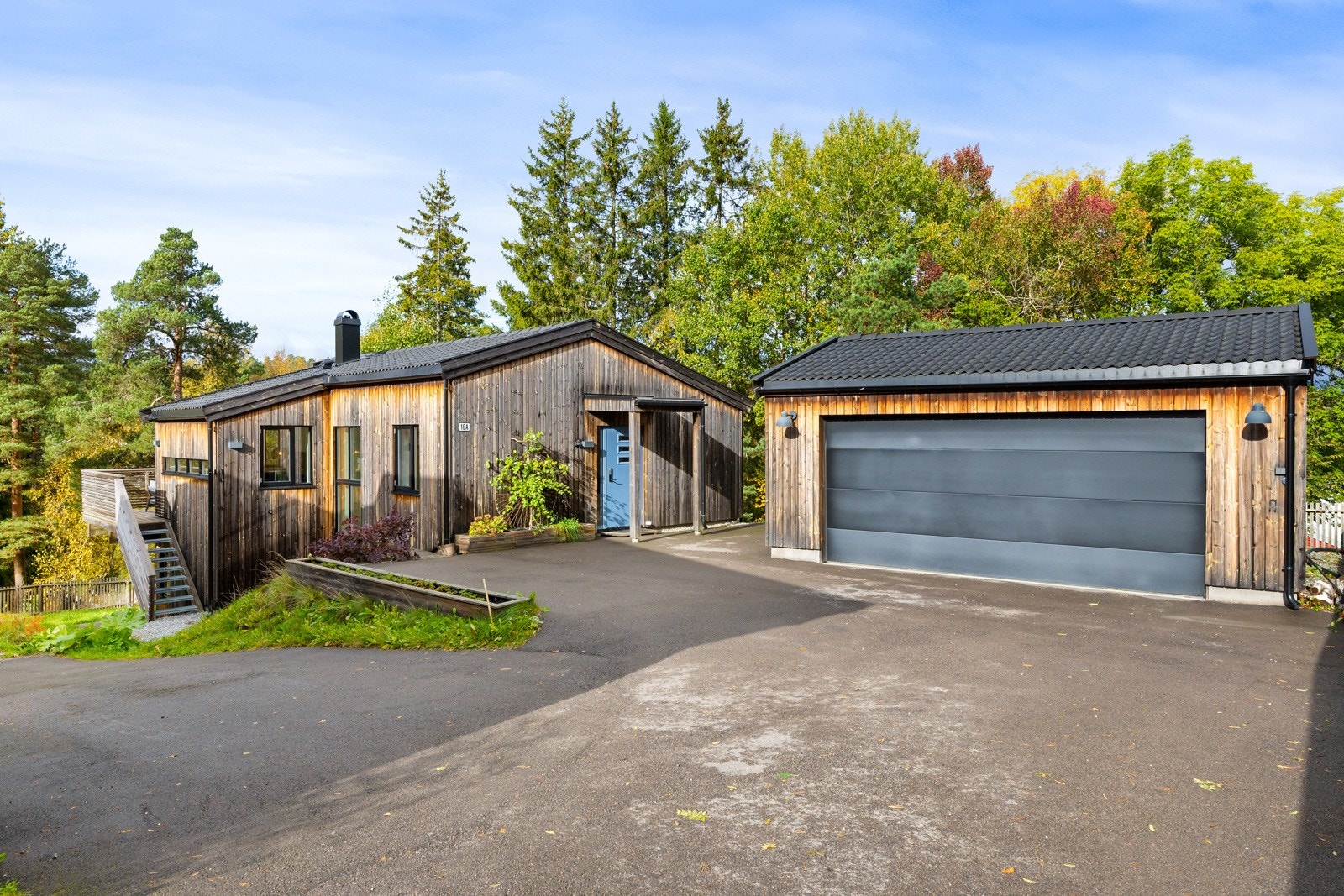 Velkommen til Durendalveien 16 A - En flott og innholdsrik enebolig fra 2016 beliggende rett syd for Greverud skole - Solrikt og meget barnevennlig Galleribilde