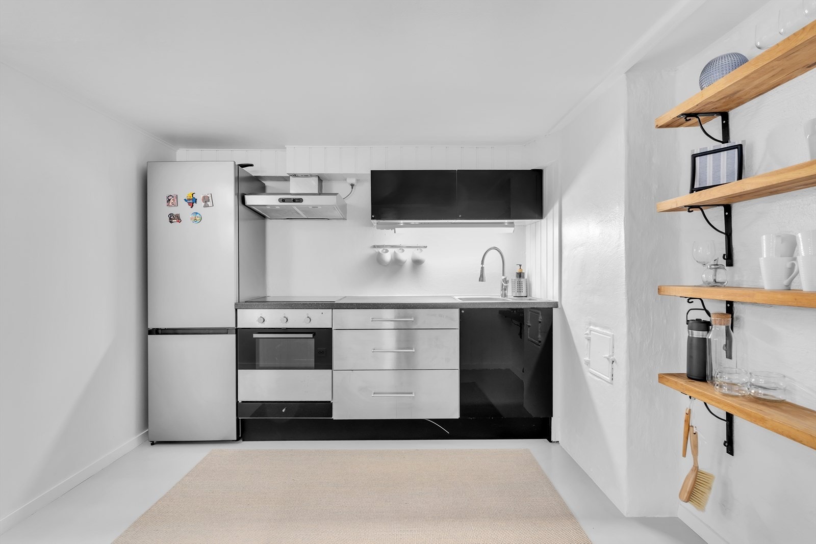 Kjelleren har flere innredede rom. Rommene er ikke bruksendret og dermed ikke godkjent som rom for varig opphold Galleribilde