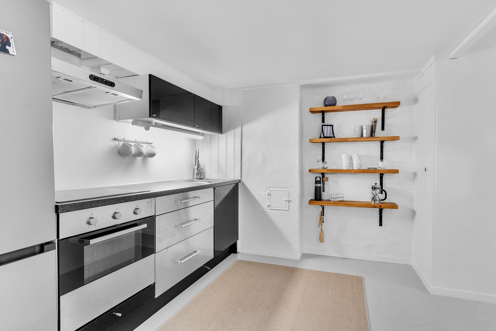 Kjelleren har flere innredede rom. Rommene er ikke bruksendret og dermed ikke godkjent som rom for varig opphold Galleribilde