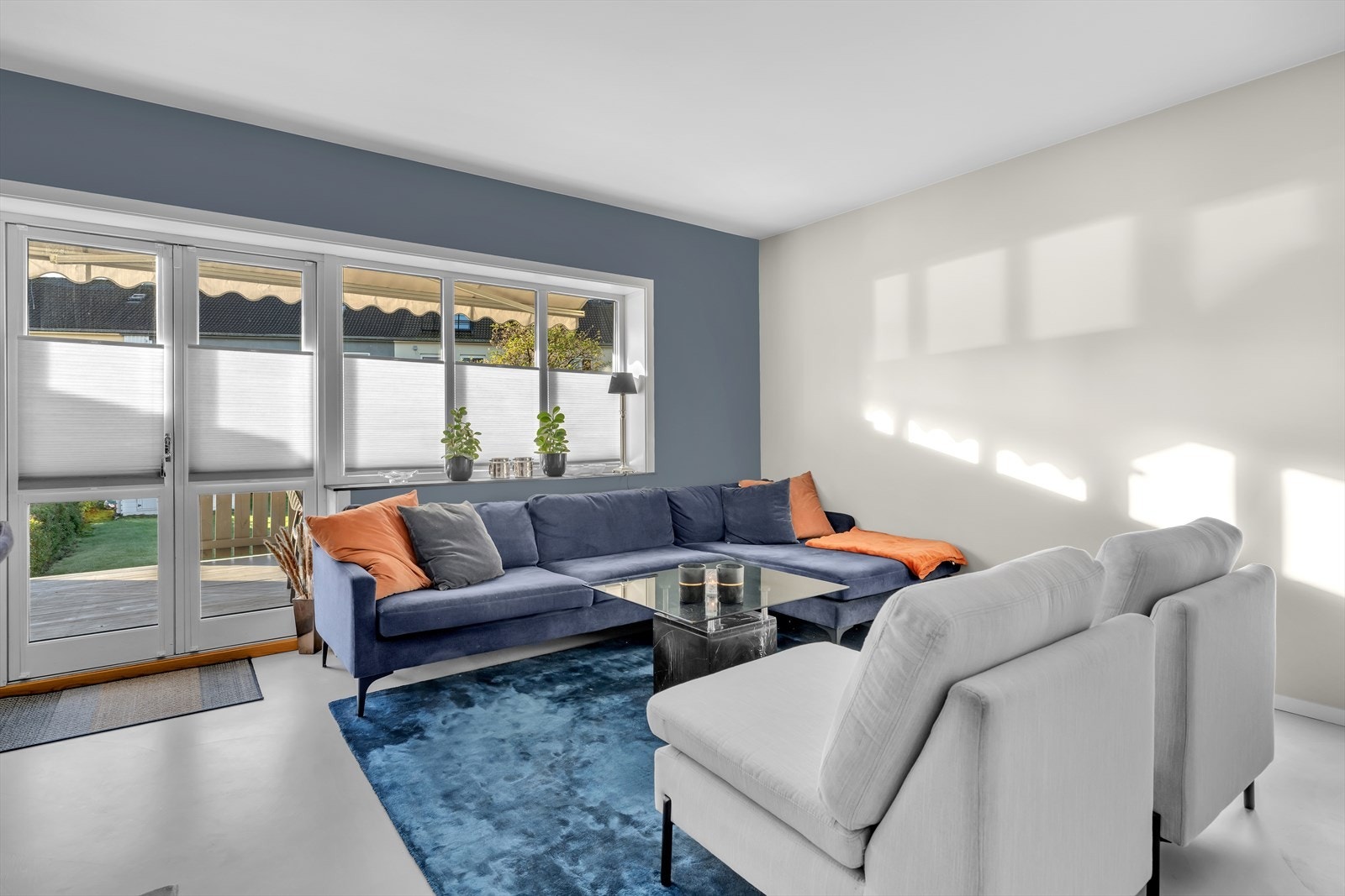 Det er lagt moderne microsement på gulvet i 1. etasje Galleribilde