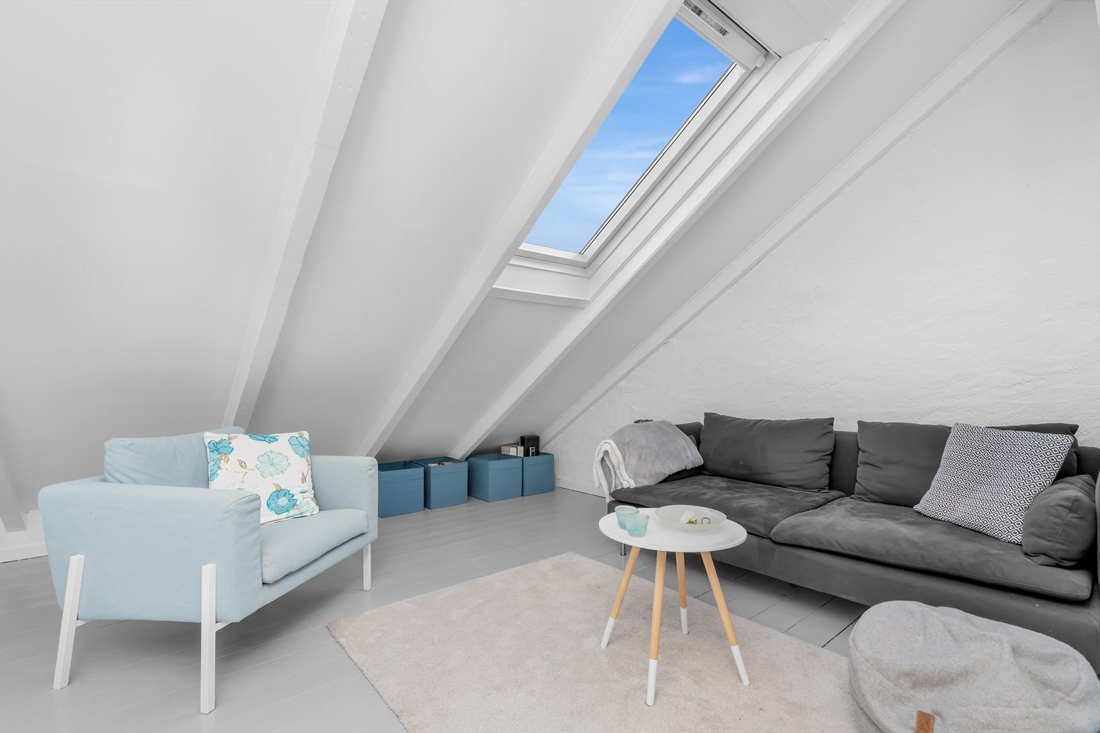 Loftet har 3 innredede rom. Arealet er ikke bruksendret og dermed ikke godkjent som rom for varig opphold Galleribilde