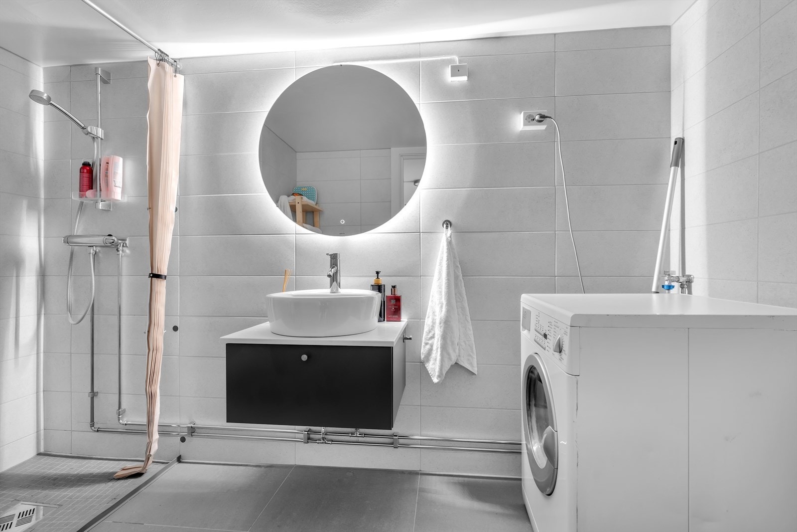 Kjelleren har flere innredede rom. Rommene er ikke bruksendret og dermed ikke godkjent som rom for varig opphold Galleribilde