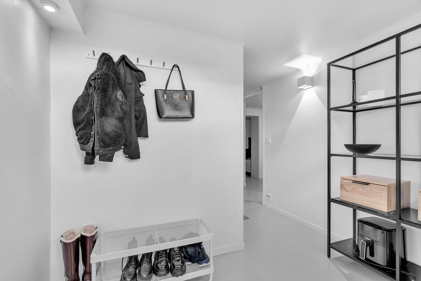 Kjelleren har flere innredede rom. Rommene er ikke bruksendret og dermed ikke godkjent som rom for varig opphold Galleribilde