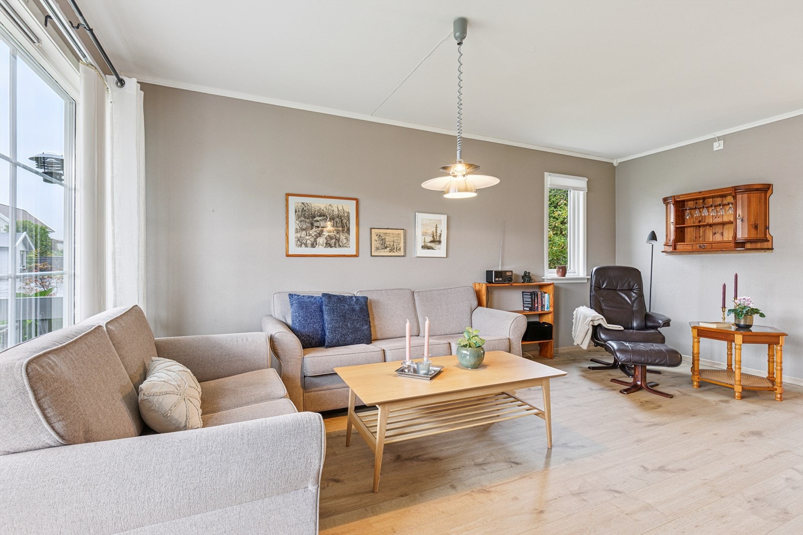 Stuen kan enkelt møbleres etter behov og ønske. Galleribilde