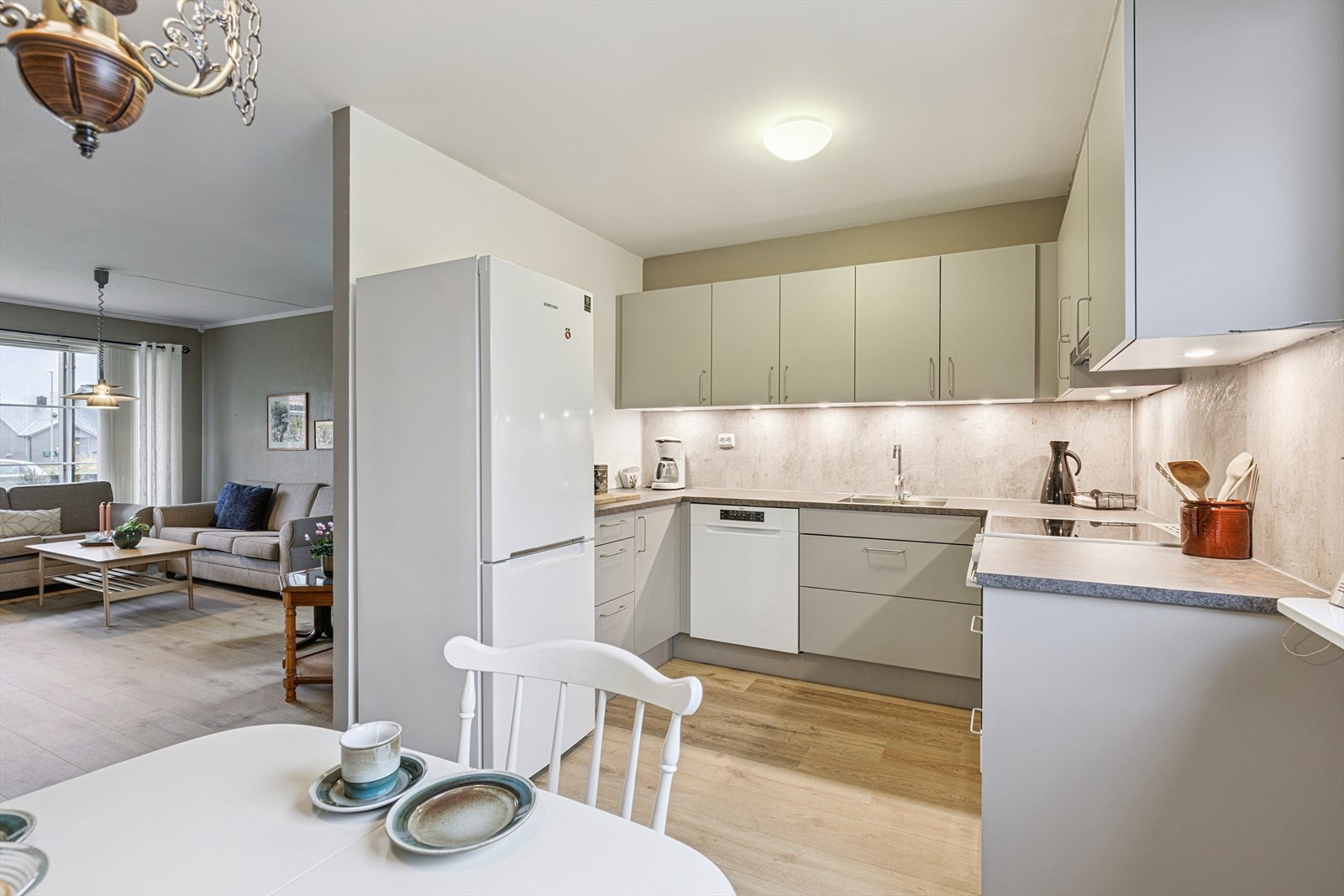 Hvitevarene medfølger handelen. Galleribilde