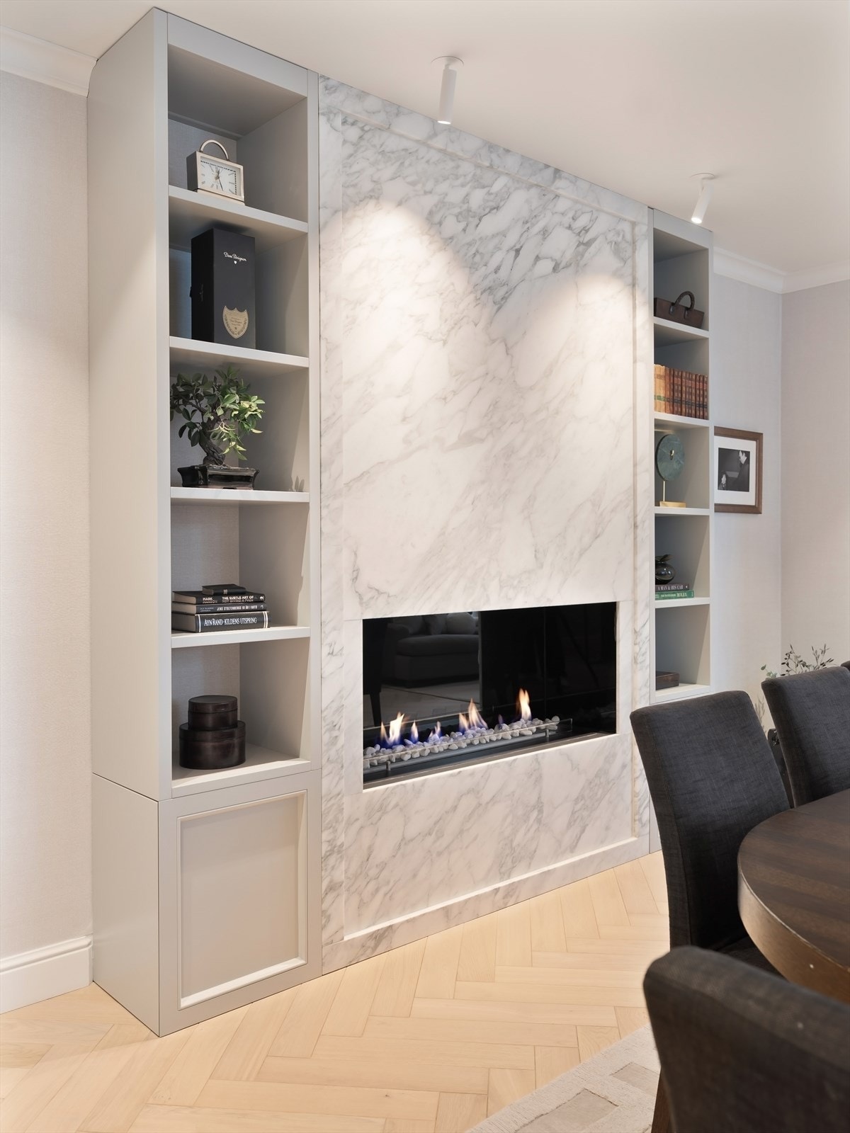 Biopeis i spisestuen med marmorforblending fra 2024. Galleribilde