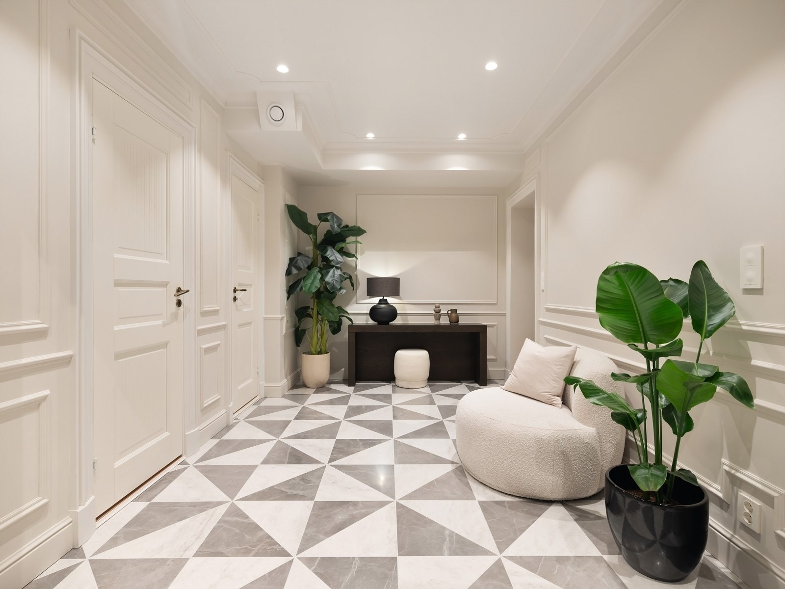 Innbydende og delikat entré. Galleribilde