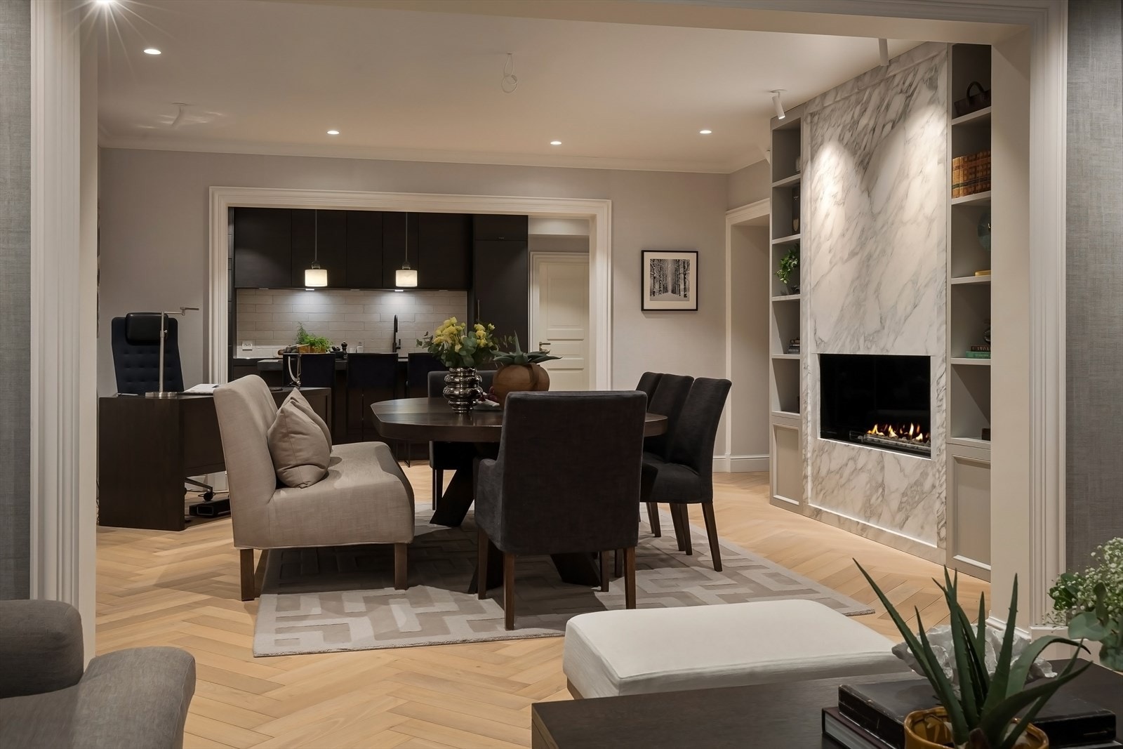 En påkostet og gjennomført 5-roms leilighet med attraktiv beliggenhet på Frogner. Galleribilde