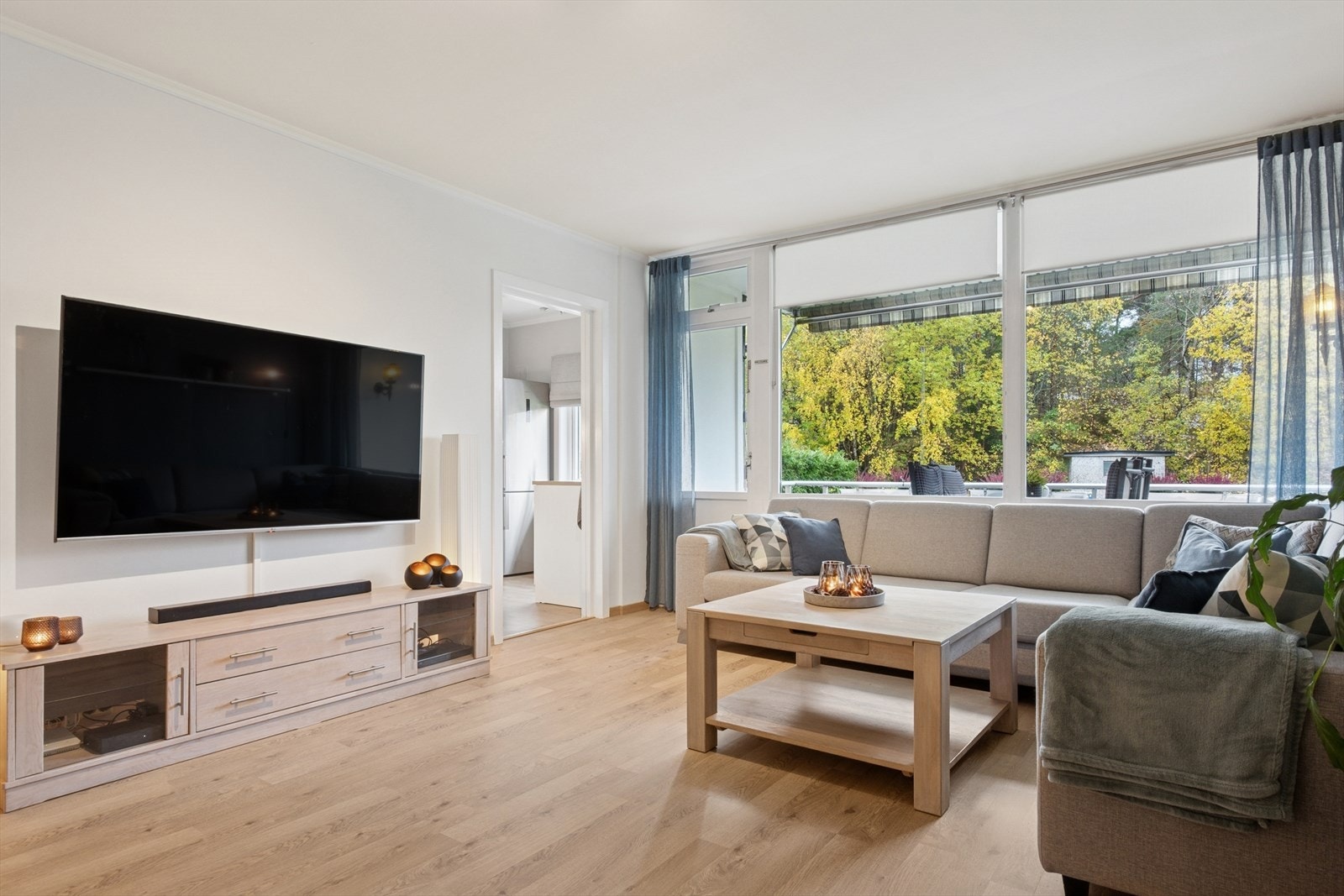 Fra stuen er det utgang til en vestvendt balkong på 8 kvm. Galleribilde