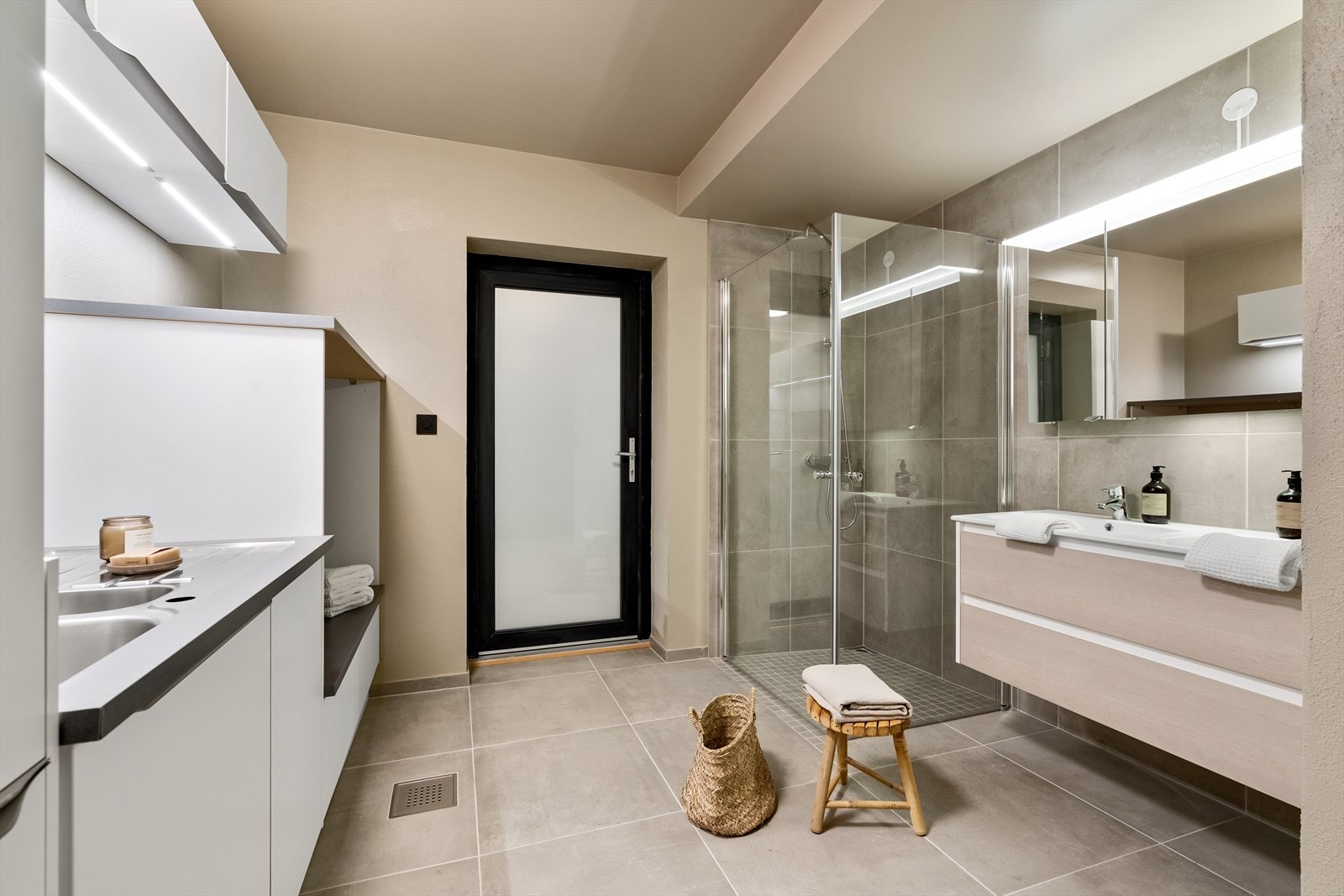 Praktisk bad og vaskerom Galleribilde