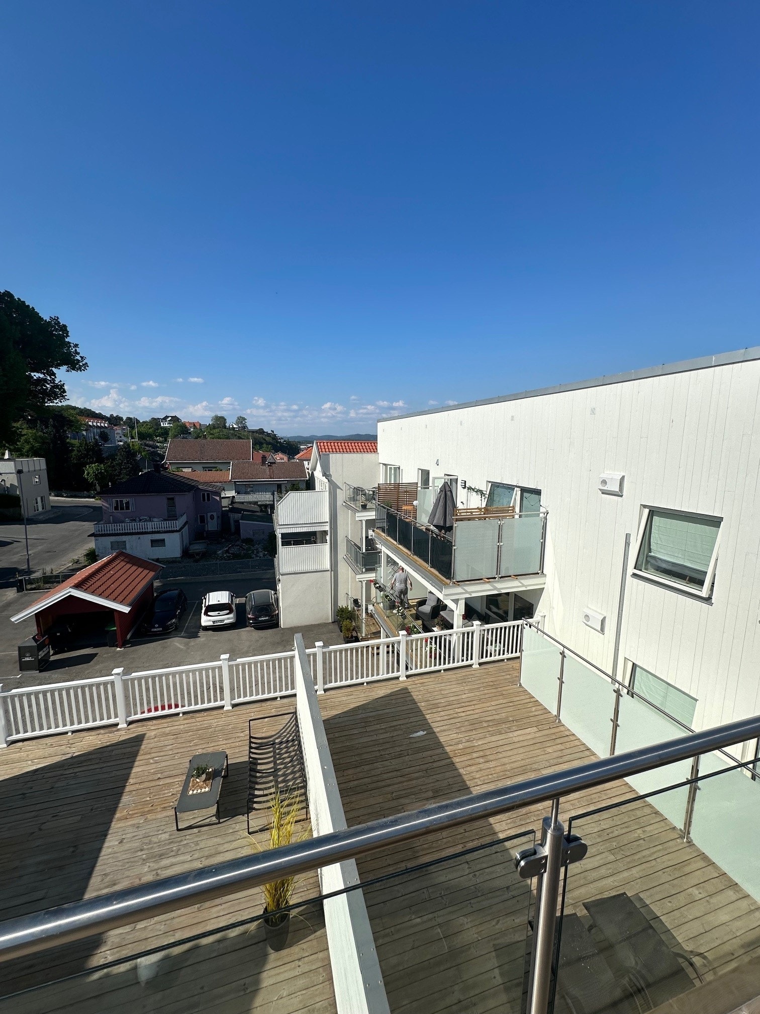 Terrassen til høyre er privat for leiligheten. Galleribilde