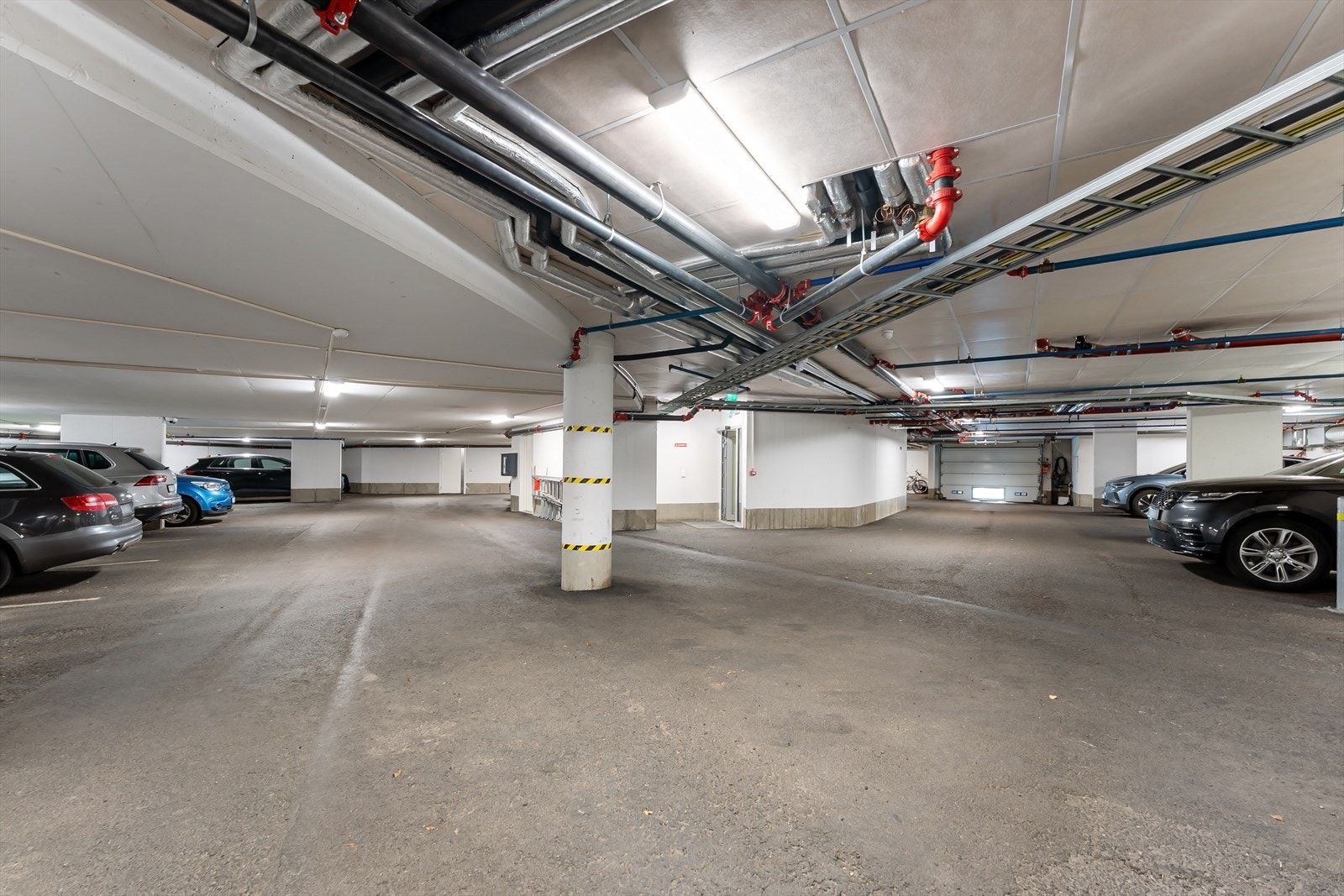 Garasjeplass i felles annlegg. Galleribilde