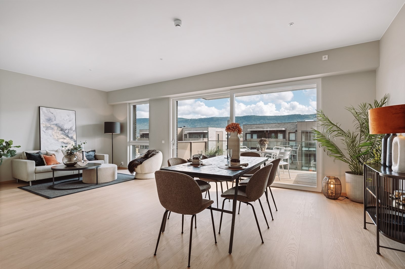 Velkommen til Steinfjorden Terrasse - presenter av Fridtjof Schmidt og Jan-Petter Solberg Hansen i Nordvik Bærum! Galleribilde