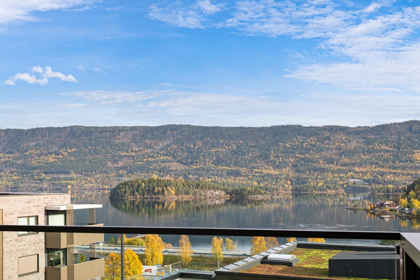 Balkongen er et perfekt sted å nye lange sommer dager Galleribilde