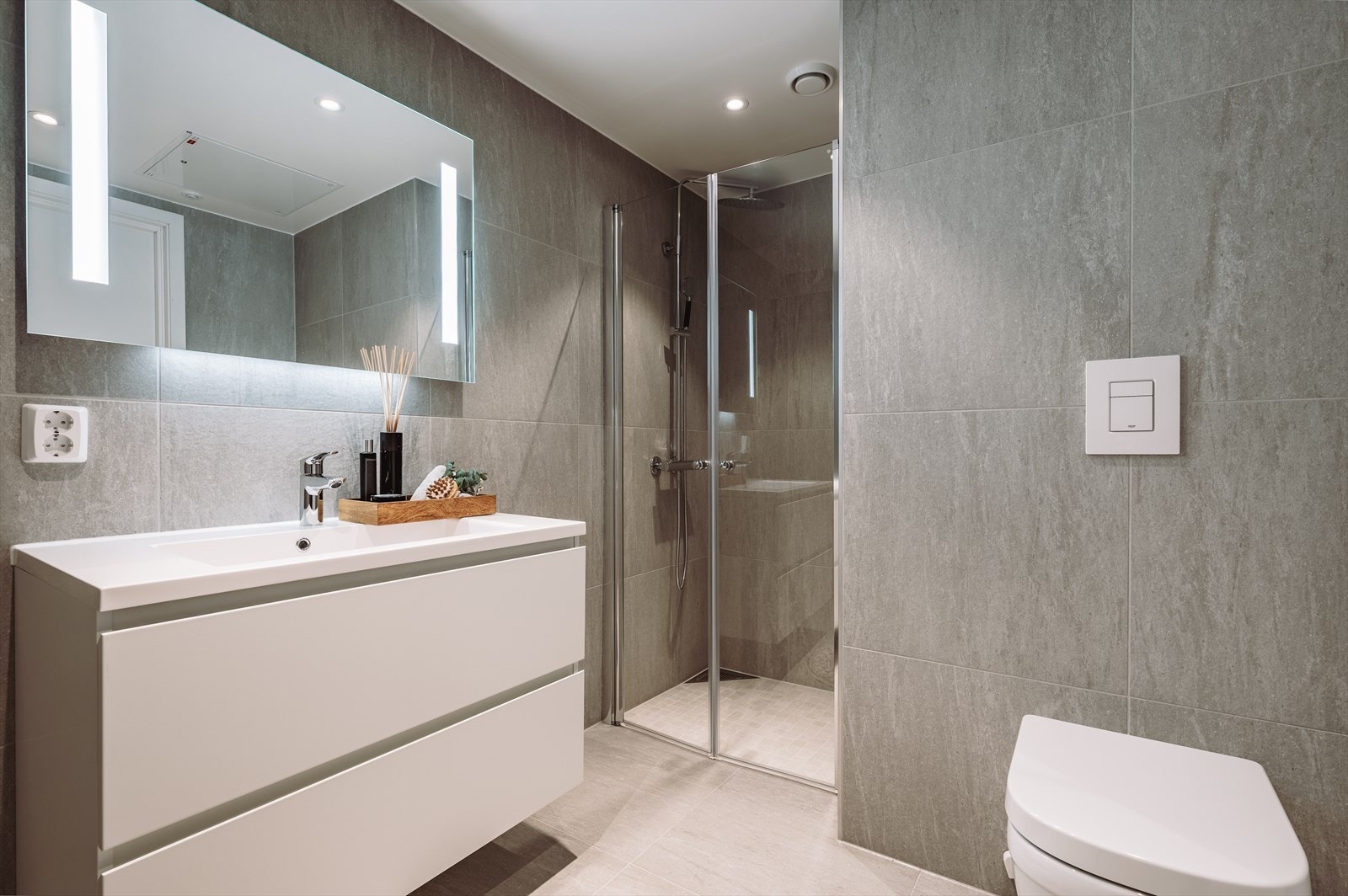 Bad leveres som fabrikkproduserte baderomskabiner i fiberarmert betong fra Probad Galleribilde