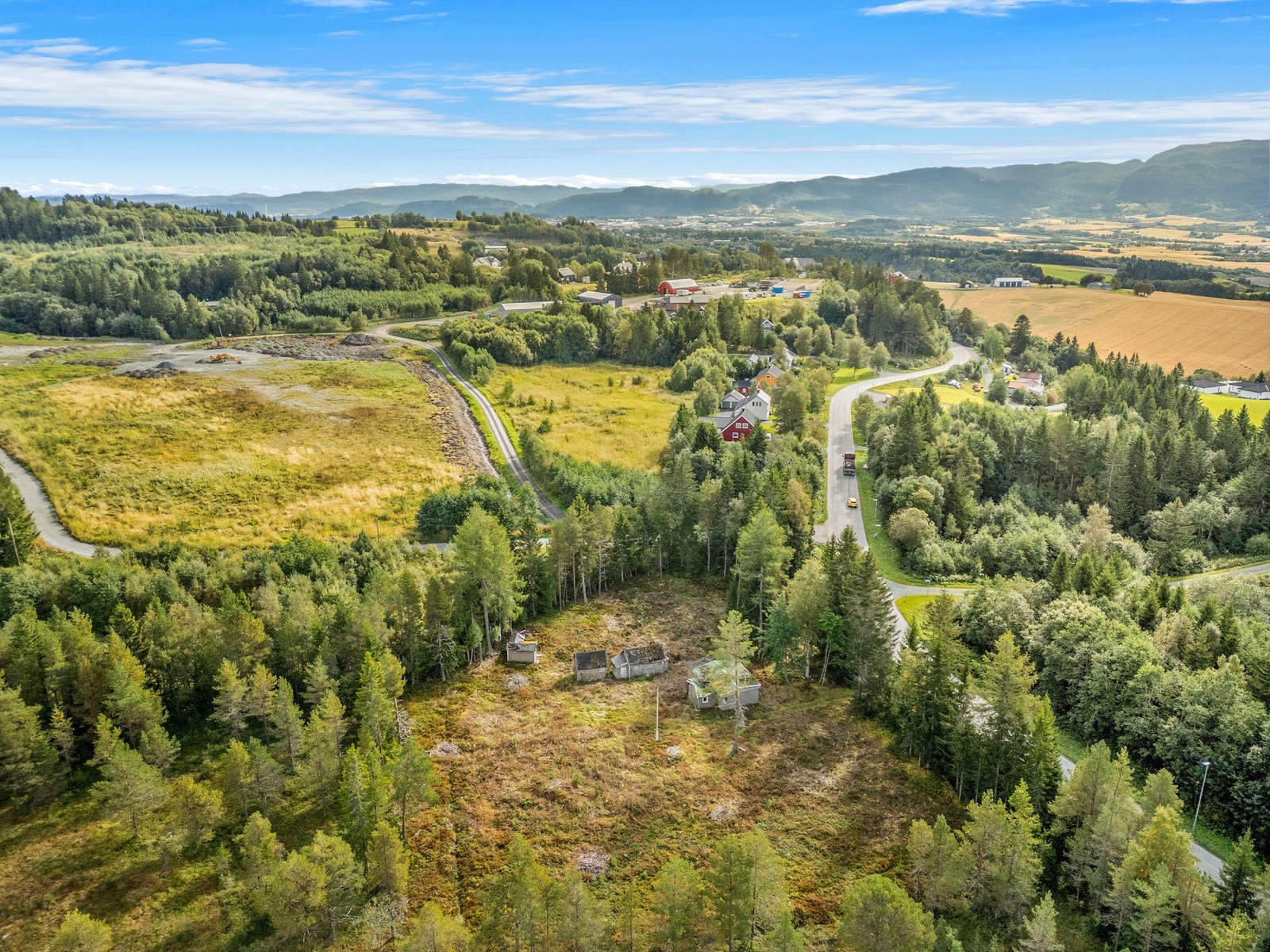 Kort vei inn til Heimdal sentrum. 4 minutters kjøring til nærmeste dagligvarebutikk. Galleribilde