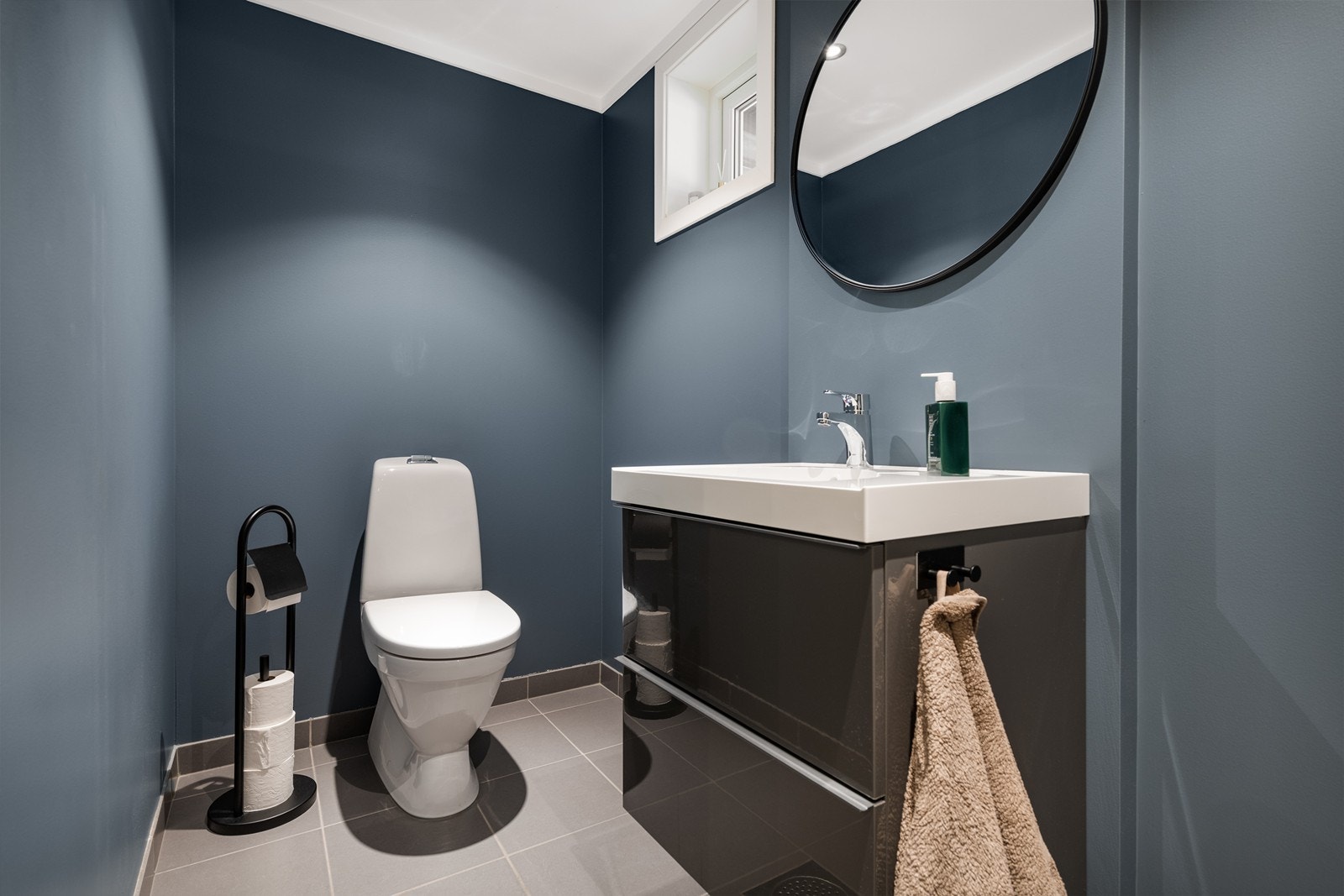 Gjestetoalett i 1 etasje. Galleribilde