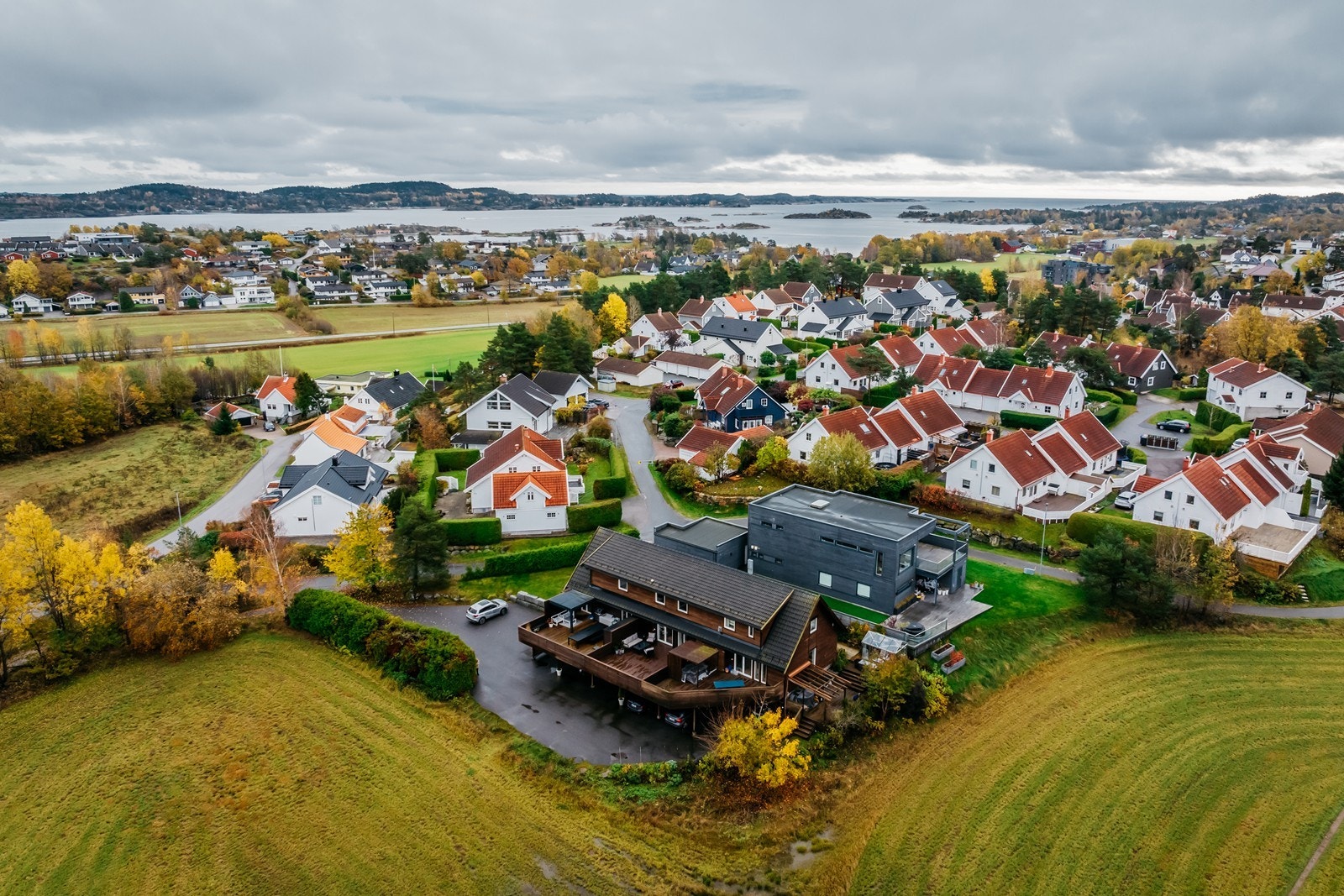 Store Bergan er et barnevennlig og populært område. Her bor man med kort avstand til skoler og barnehager, samt i naturskjønne omgivelser. Galleribilde